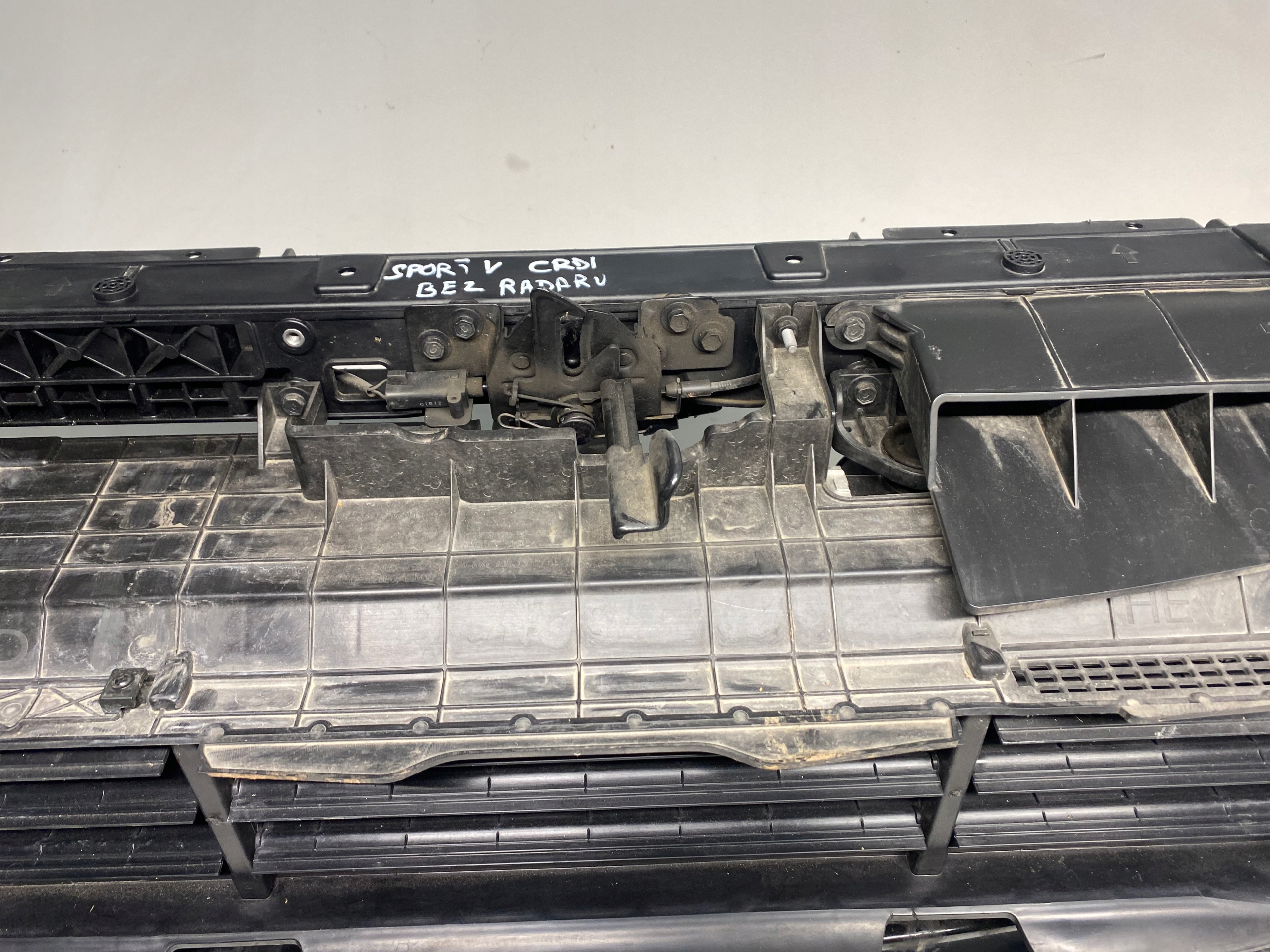 PAS PRZEDNI CHŁODNICE BELKI KIA SPORTAGE V 5 1.6 CRDI 20-23 Typ samochodu 4x4/SUV Samochody osobowe