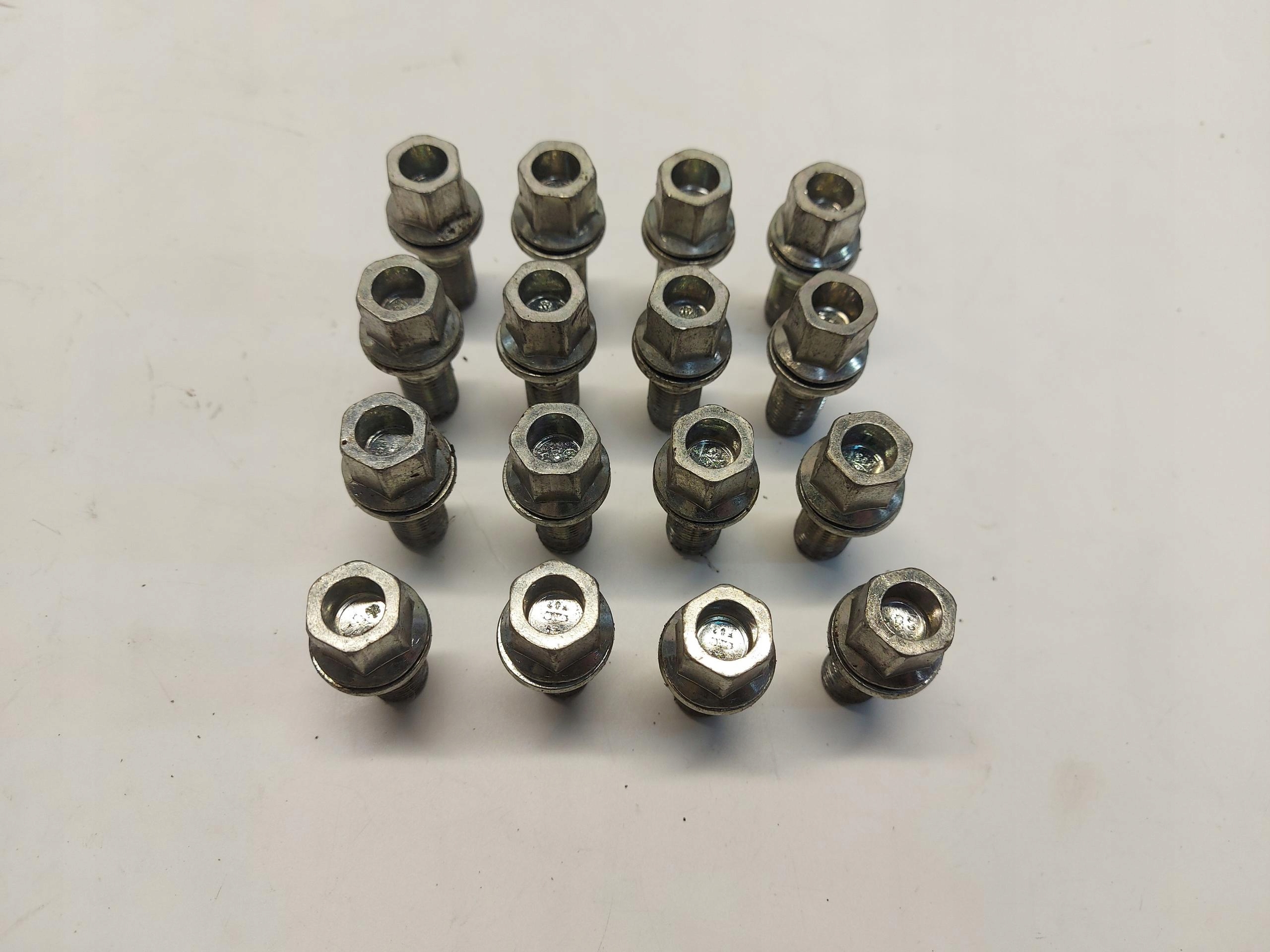 Ford Explorer VII R2KB, Schrauben DO der Räder 16SZT