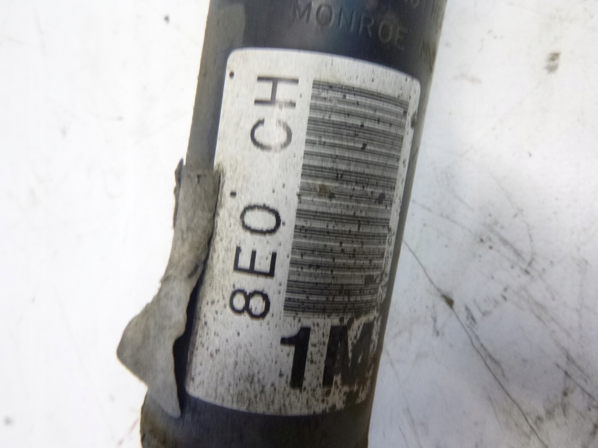tlumič předek Audi A4 B6 1.6 2003r.