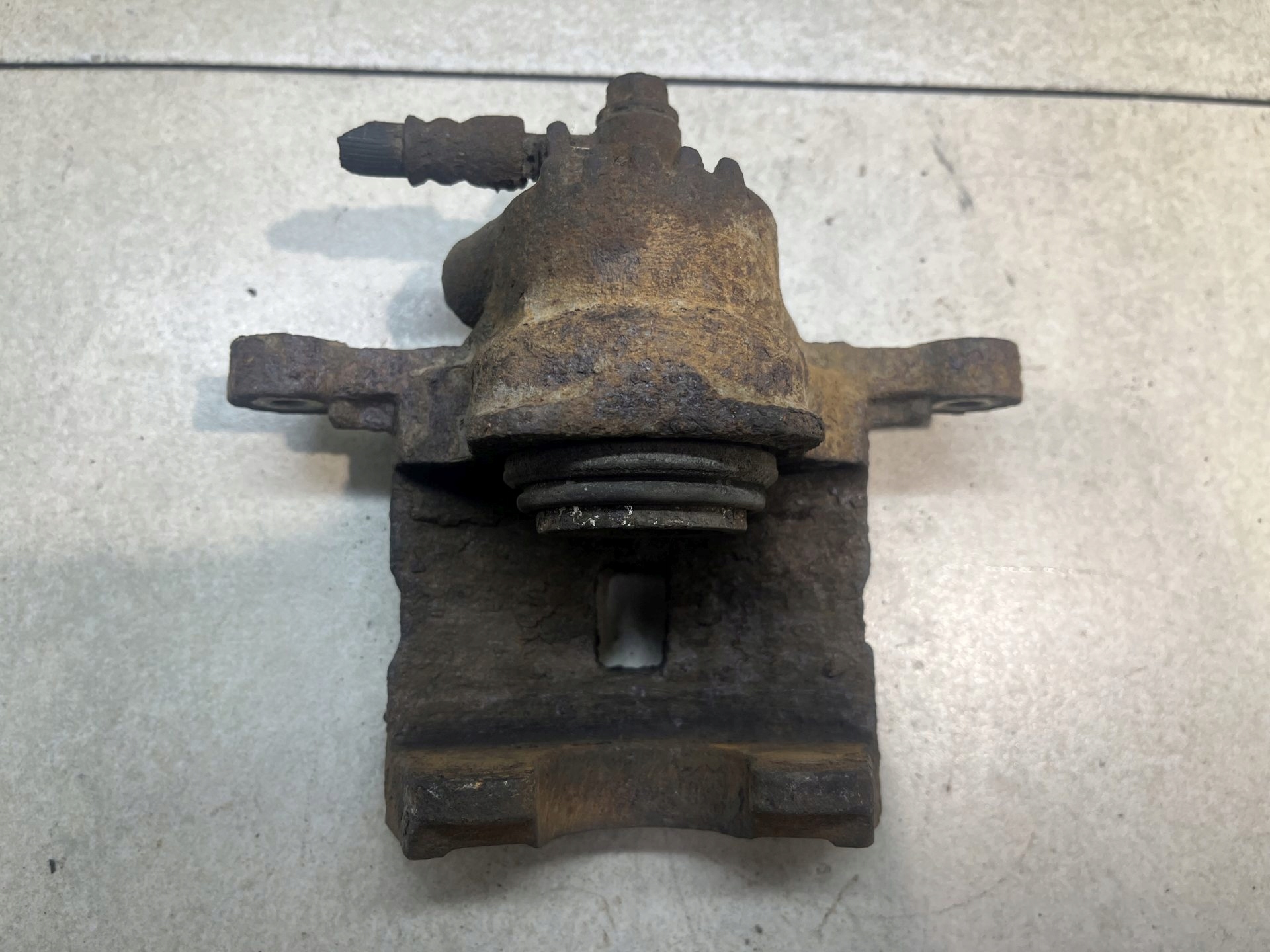 caliper brake left rear part KIA SORENTO and 2.5 CRDI