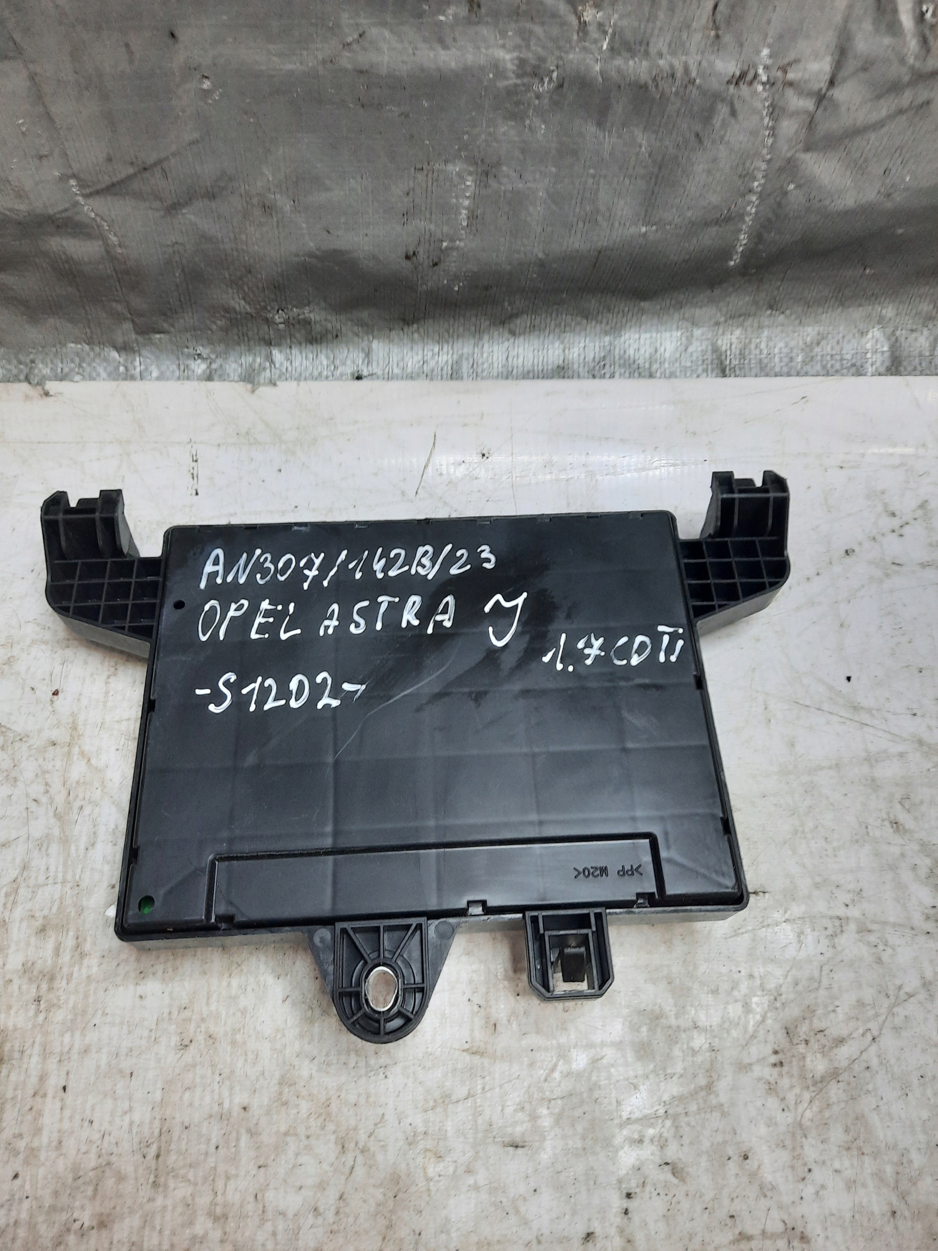 compartment module BSI OPEL ASTRA J IV 13302301