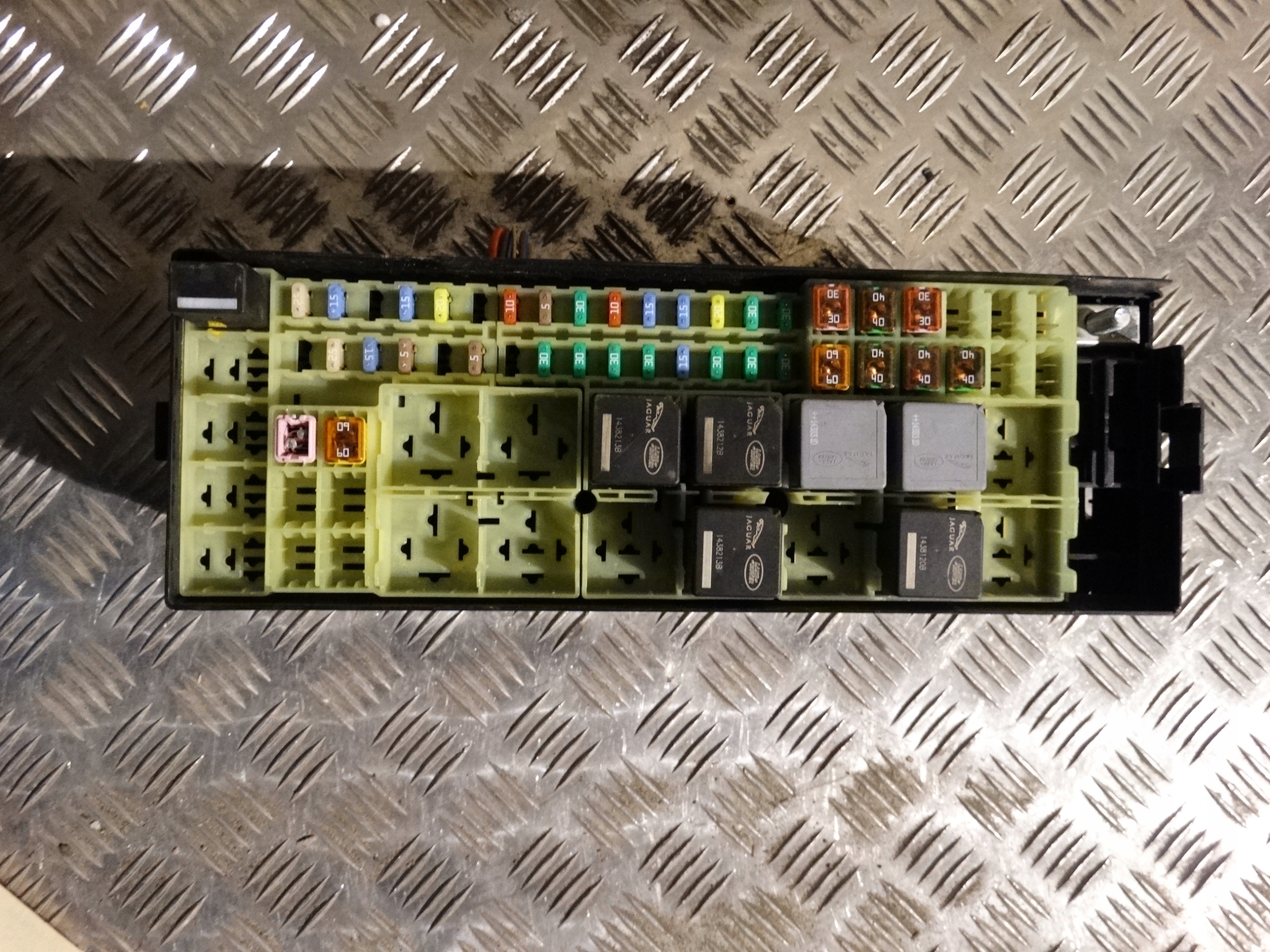 MODULE FUSIBLES RANGE ROVER L494 3.0I 1