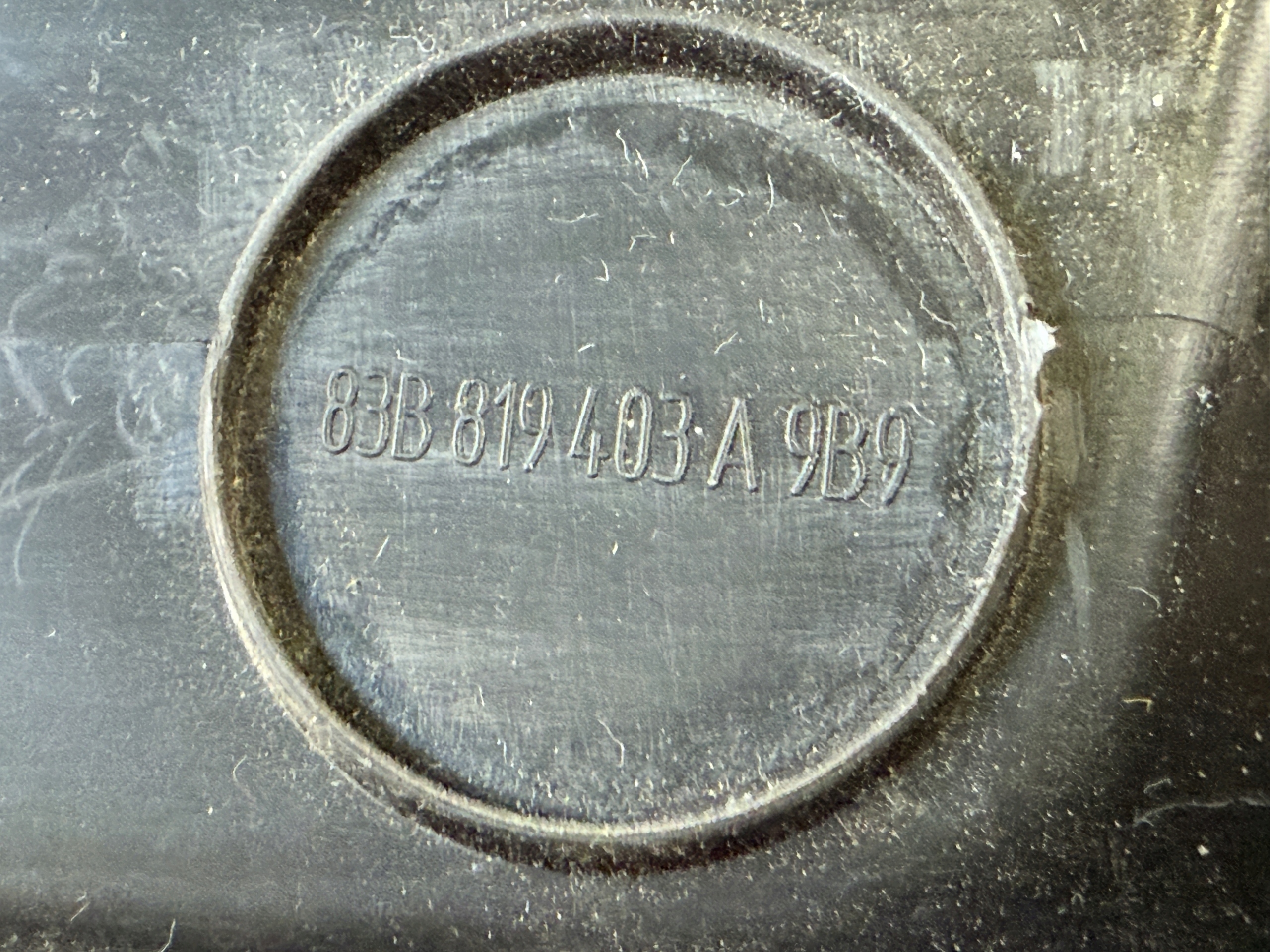 AUDI Q3 83A torpedo 83B819403A