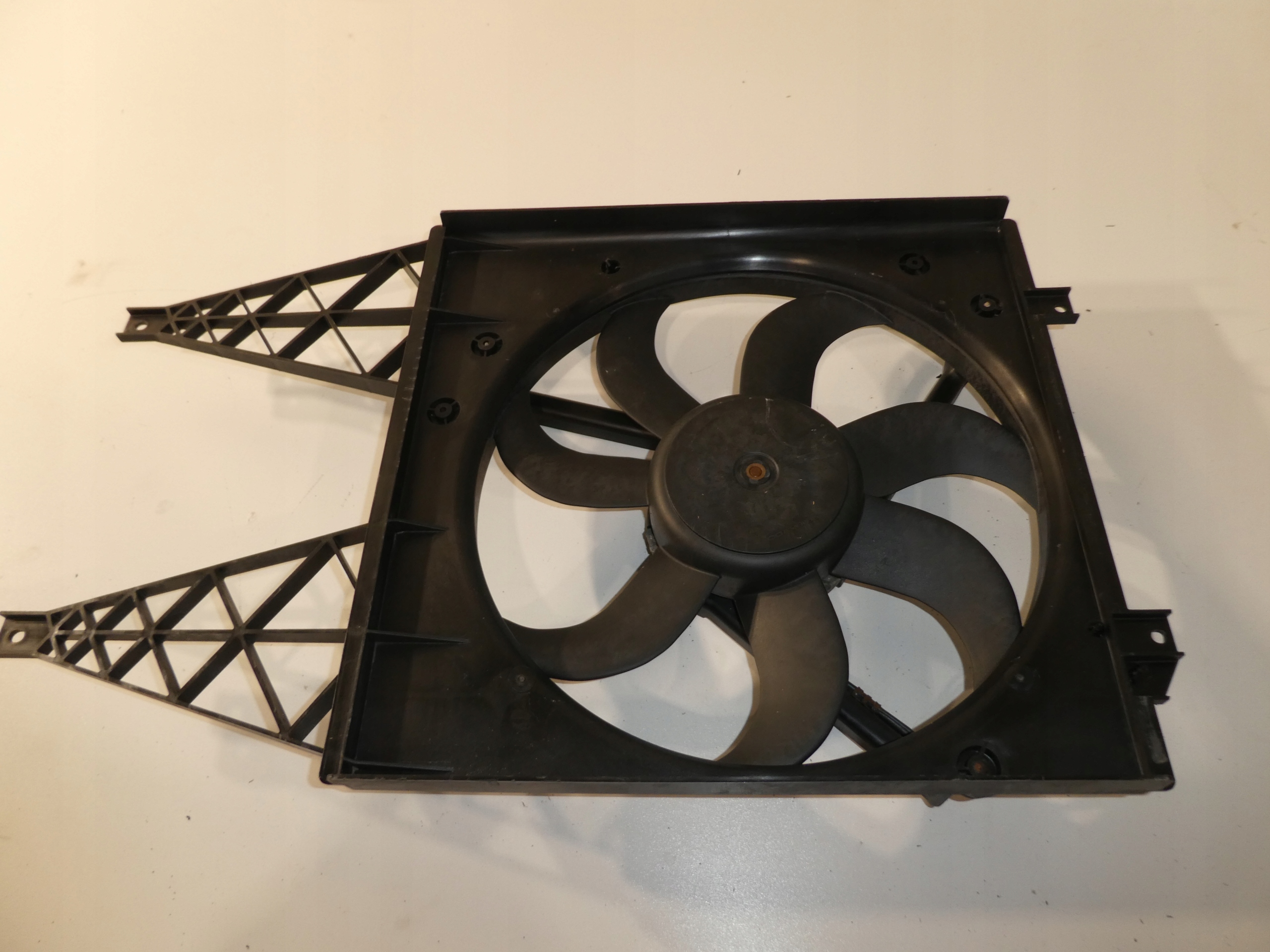 ventilátor chladiče 6Q0121207L VW POLO 6N