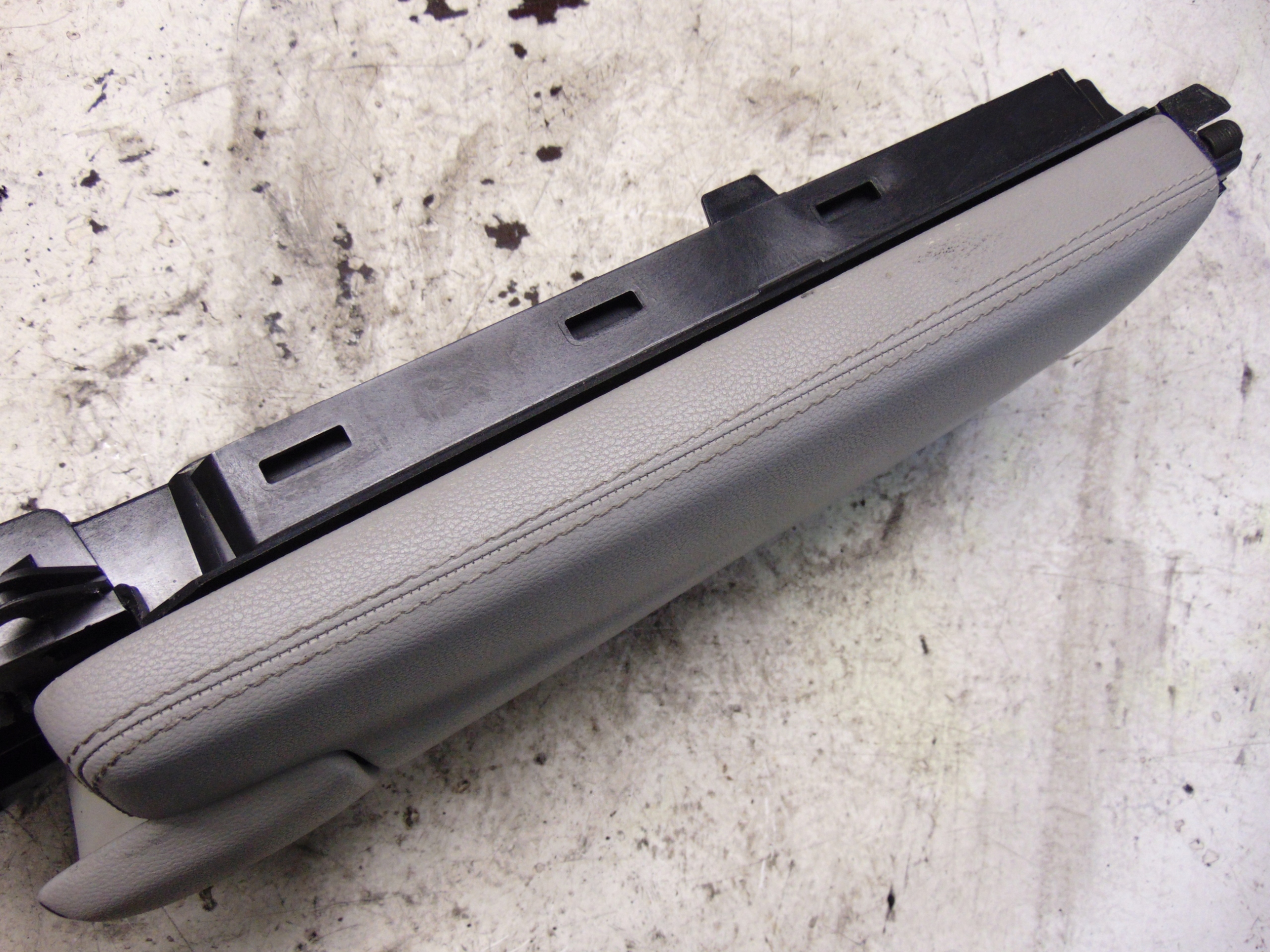 подлокотник MERCEDES e класс W212 европа