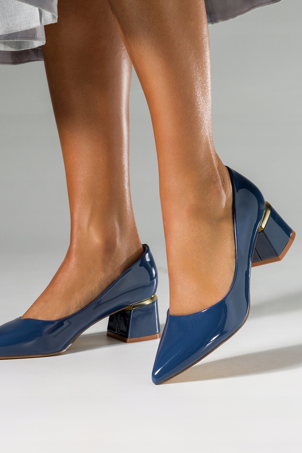 LAKIEROWANE CZÓŁENKA DAMSKIE NIEBIESKIE ELEGANCKI KLOCEK WKŁADKA SKÓRA r 38 Rozmiar 38