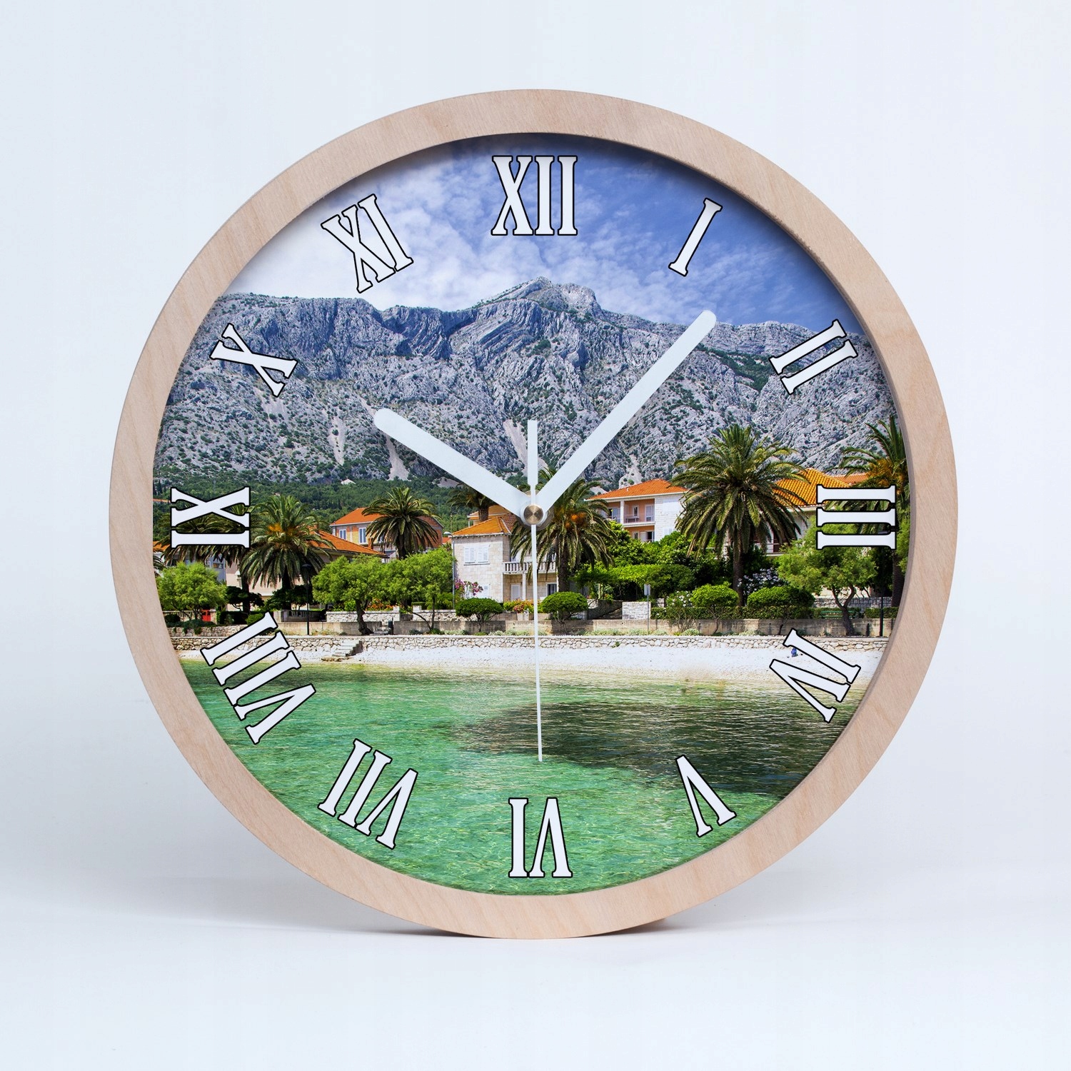 Dřevěný kulatý budík s pláží v Chorvatsku, průměr 25 cm