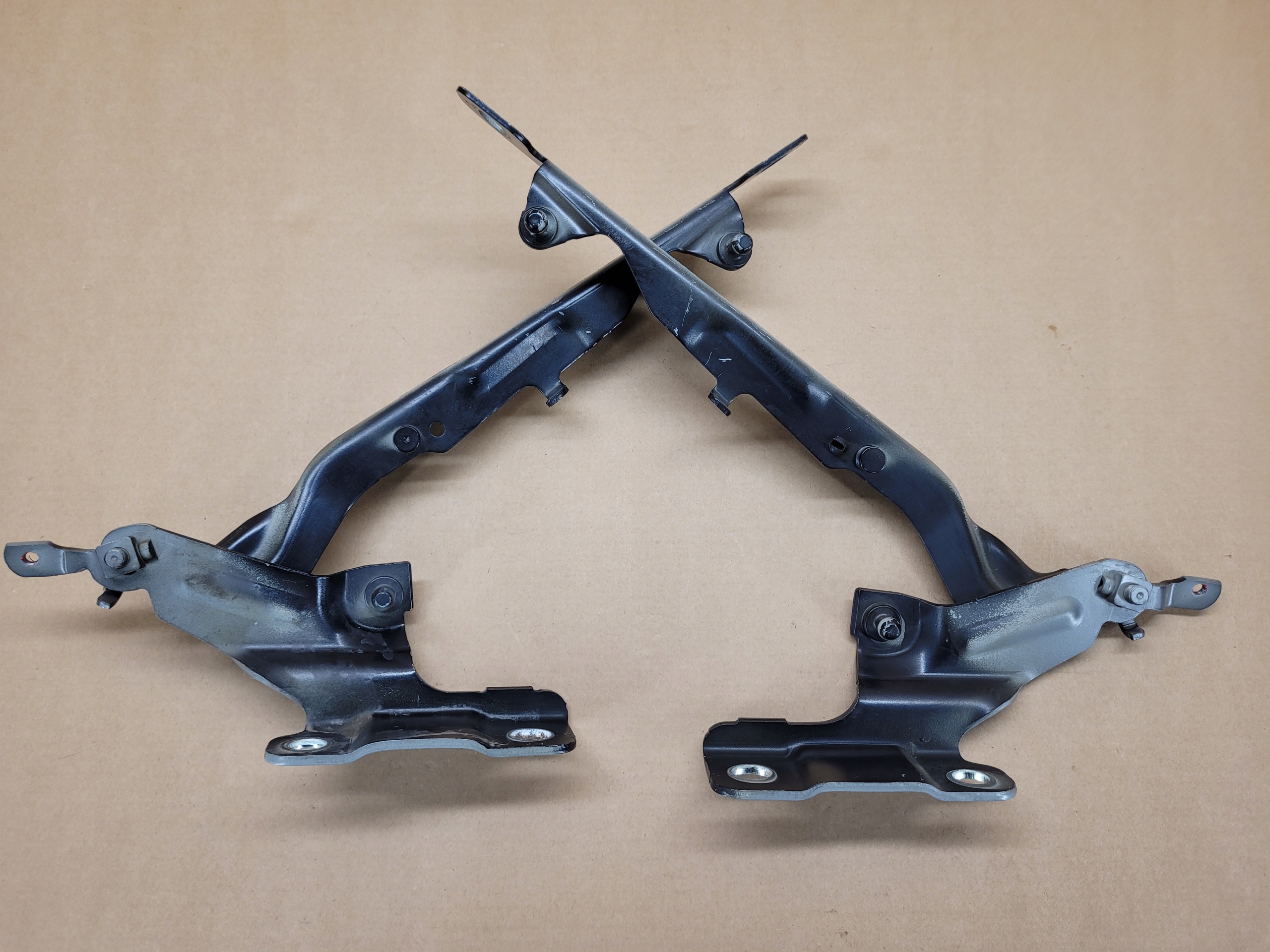 0468 31385815 - ПЕТЛІ КАПОТА VOLVO XC60 2008-2017 КОЛІР 452