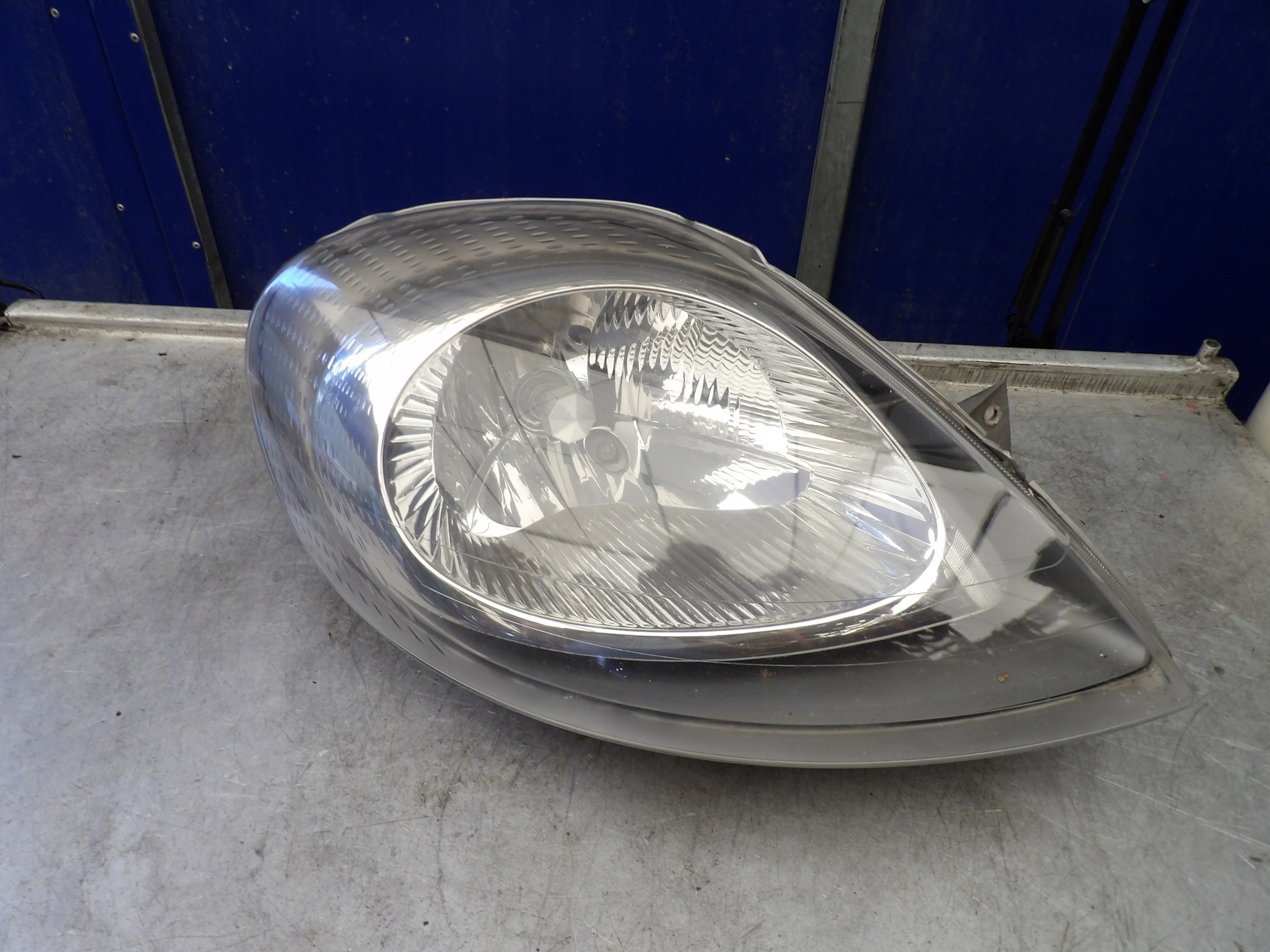 Renault Trafic II light front right 7700311372 91165720 89005568 VALEO