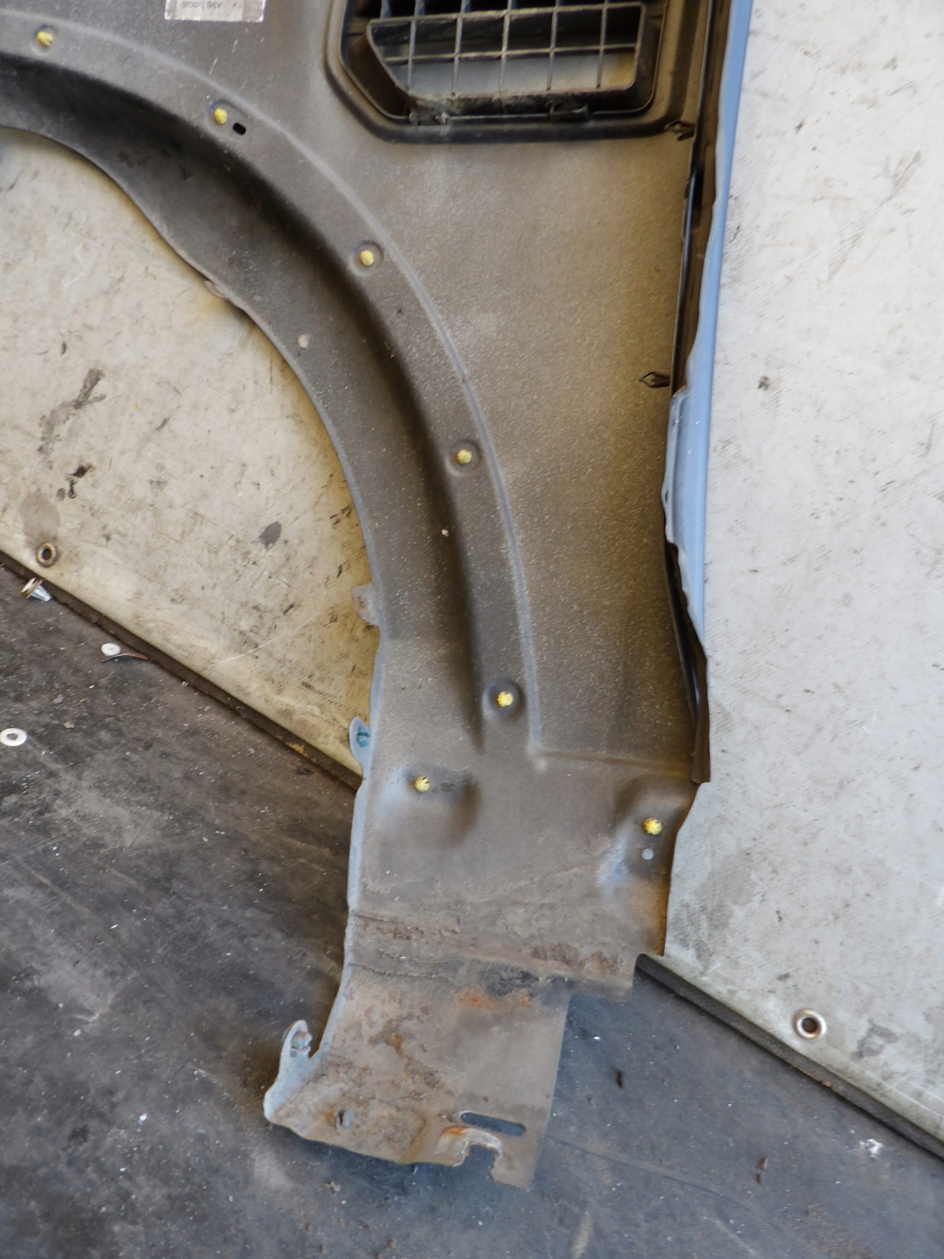 fender front right Land Rover Discovery III L7MTA