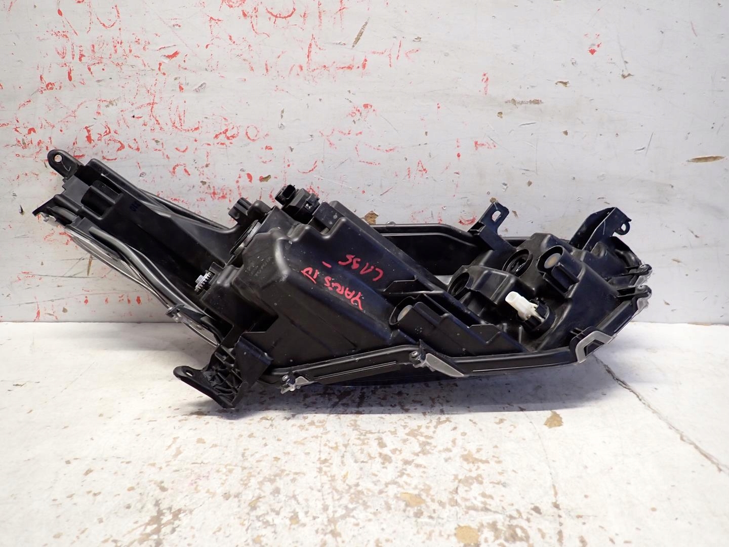 light front front left TOYOTA YARIS IV 2020