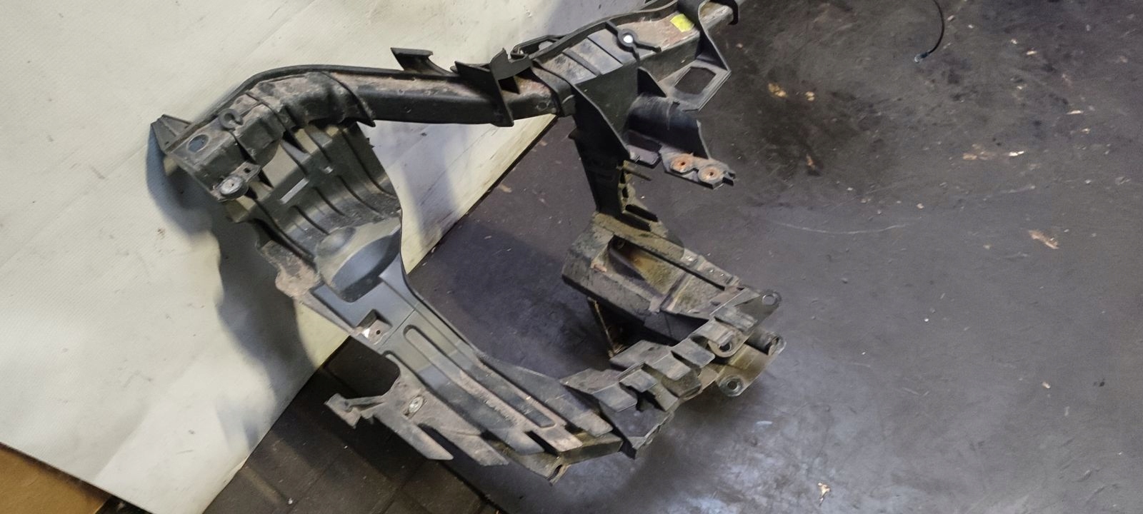 support panel for radiators pillar iron Mercedes W169 1,7