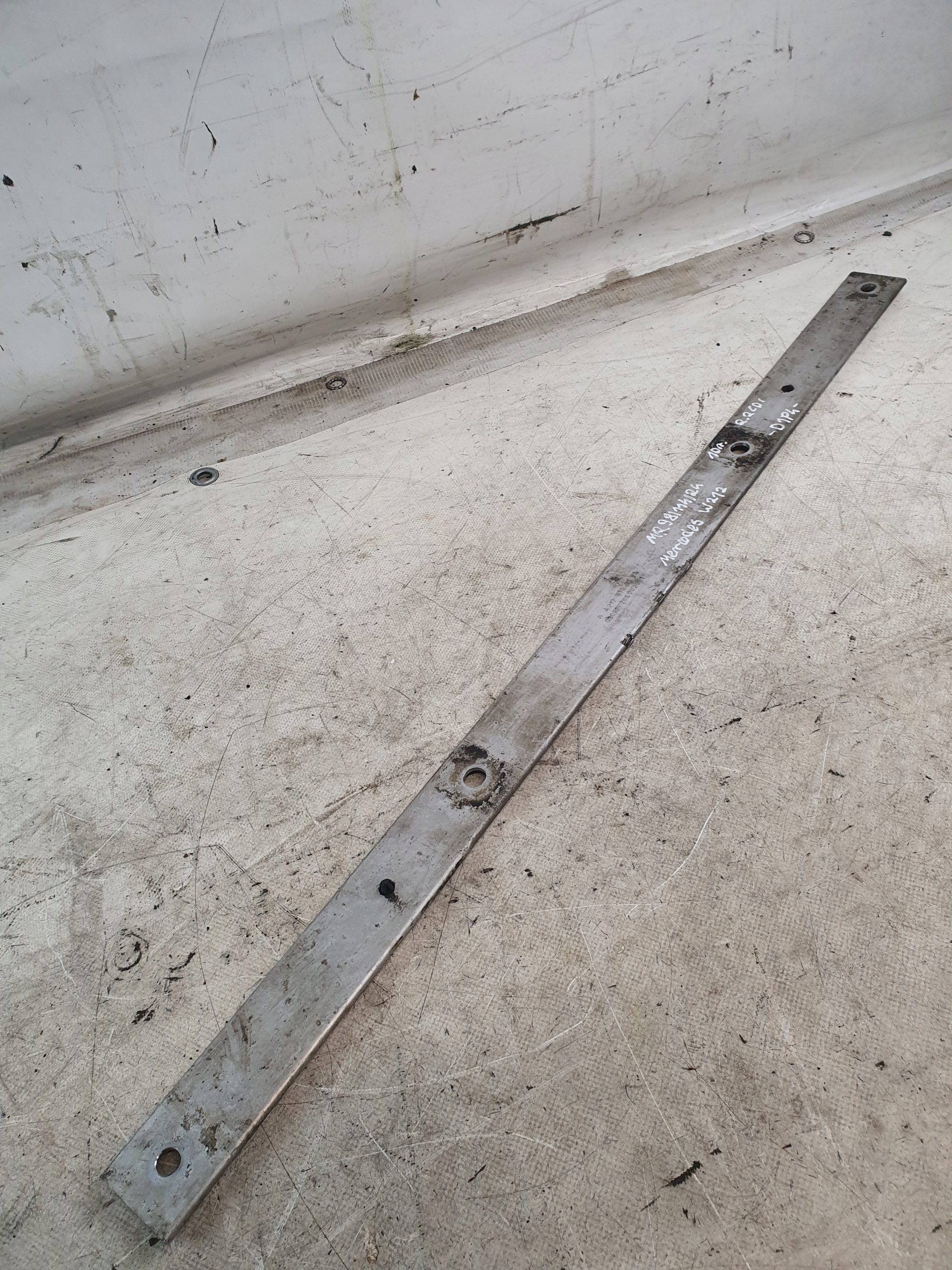 sider console pillar OE A2126190125 MERCEDES W212 2.2CDI 10r.