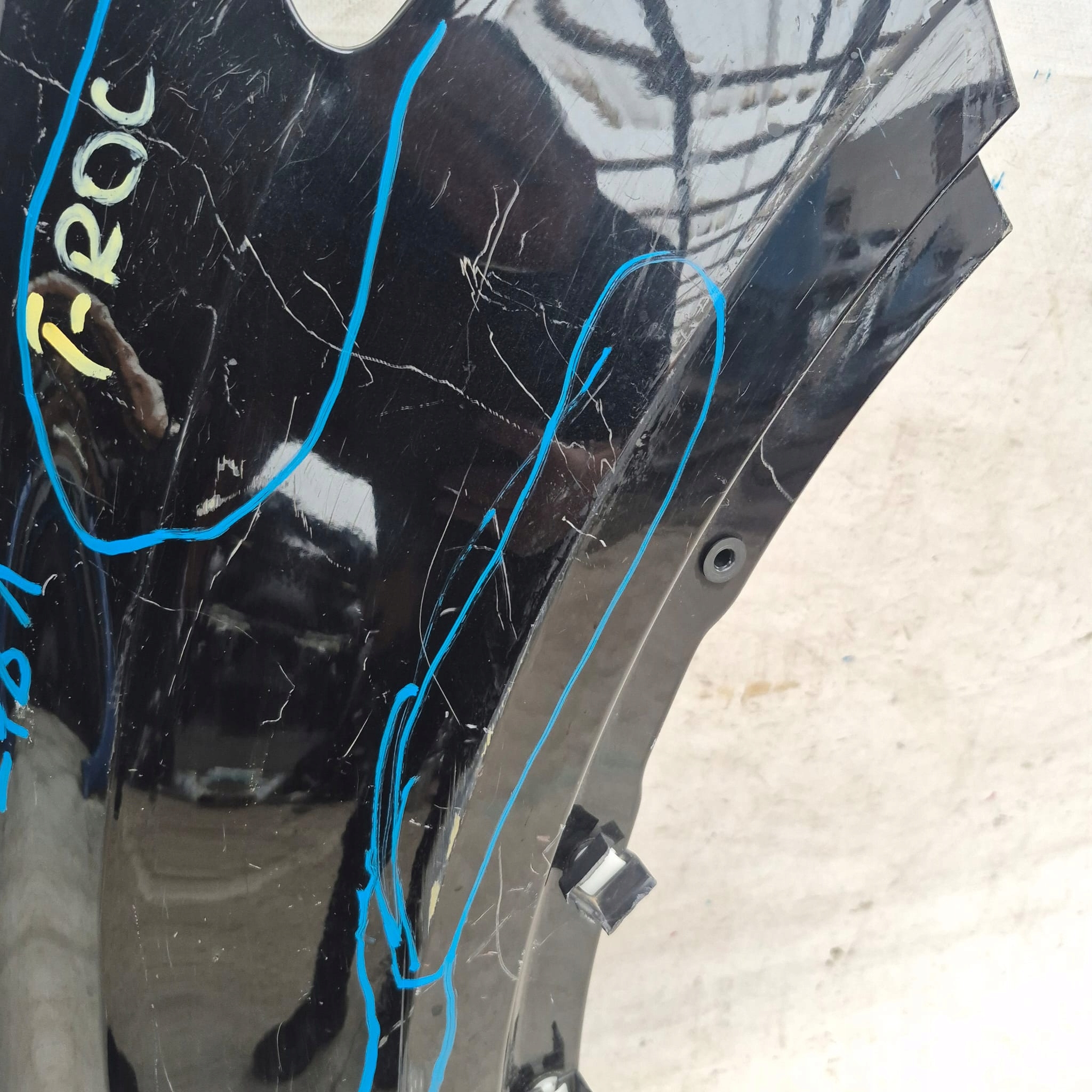 VW T-ROC and 1 17-25 fender front front right