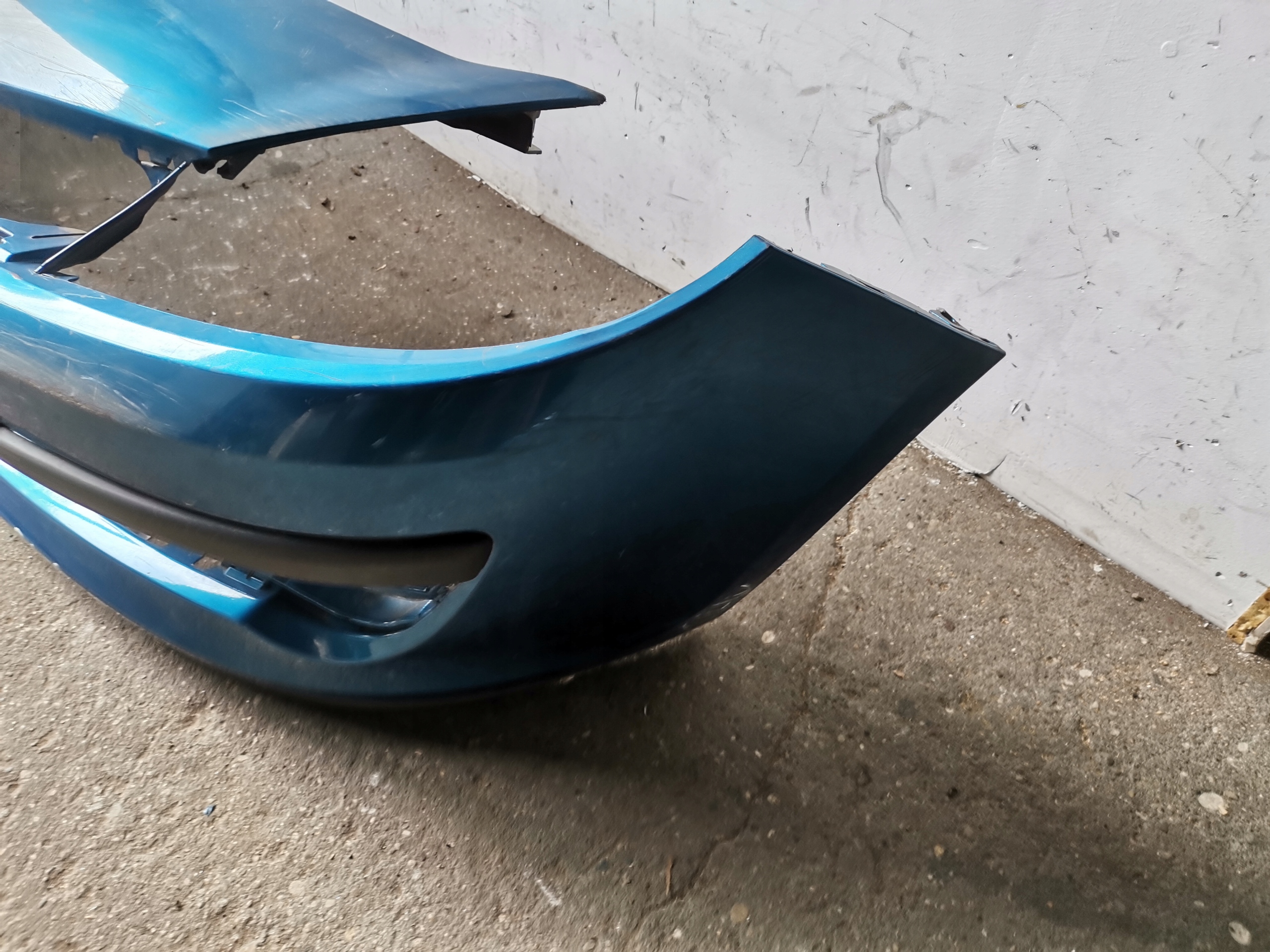 nárazník předek přední RENAULT CLIO III