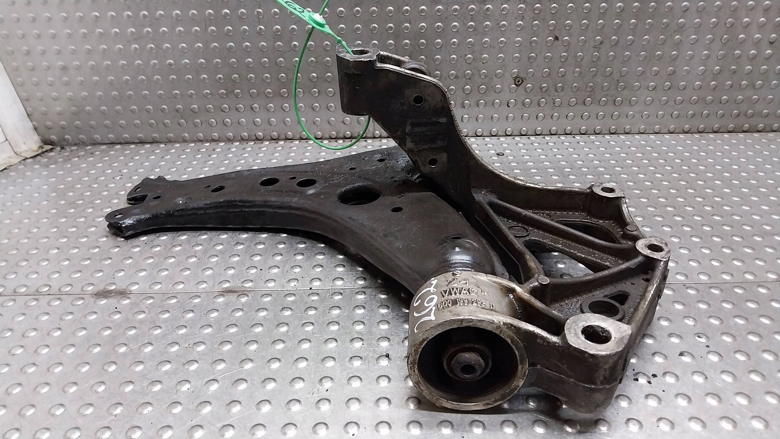 arm console left front 6Q0407157D SEAT IBIZA III POLO IV FABIA and