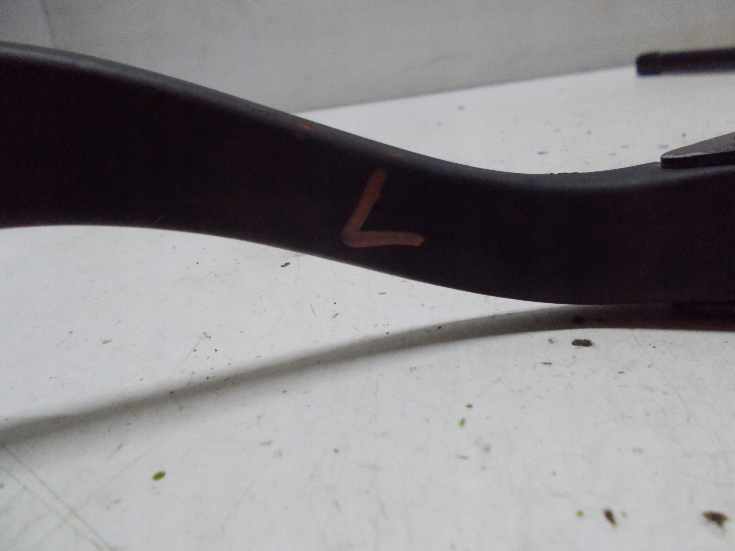 MERCEDES C KLASA W204 2.2 CDI 11R wiper arm left front A2048200044