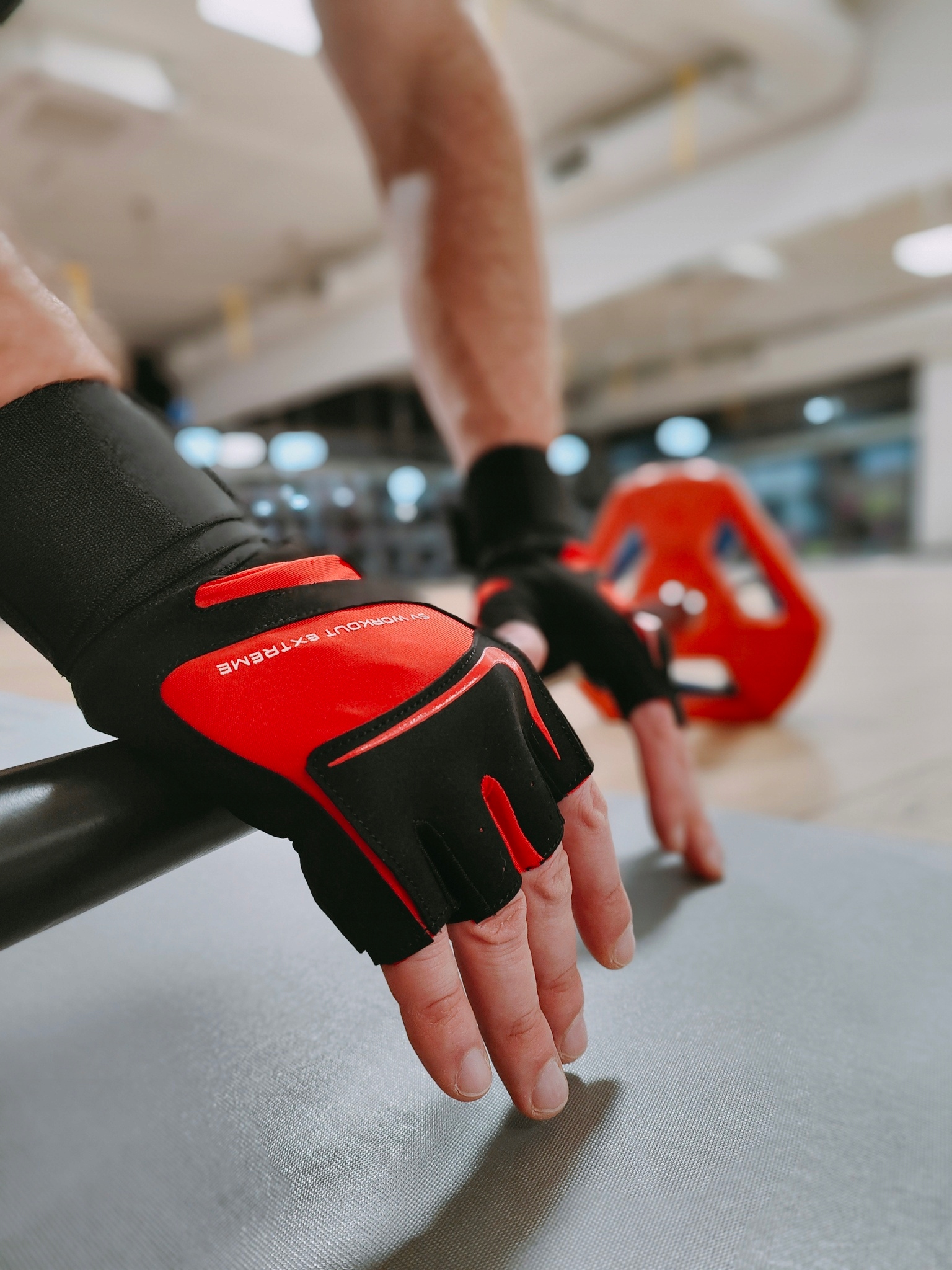 RĘKAWICE FITNESS NA SIŁOWNIĘ RĘKAWICZKI TRENINGOWE SPORTVIDA S Kolor dominujący czarny