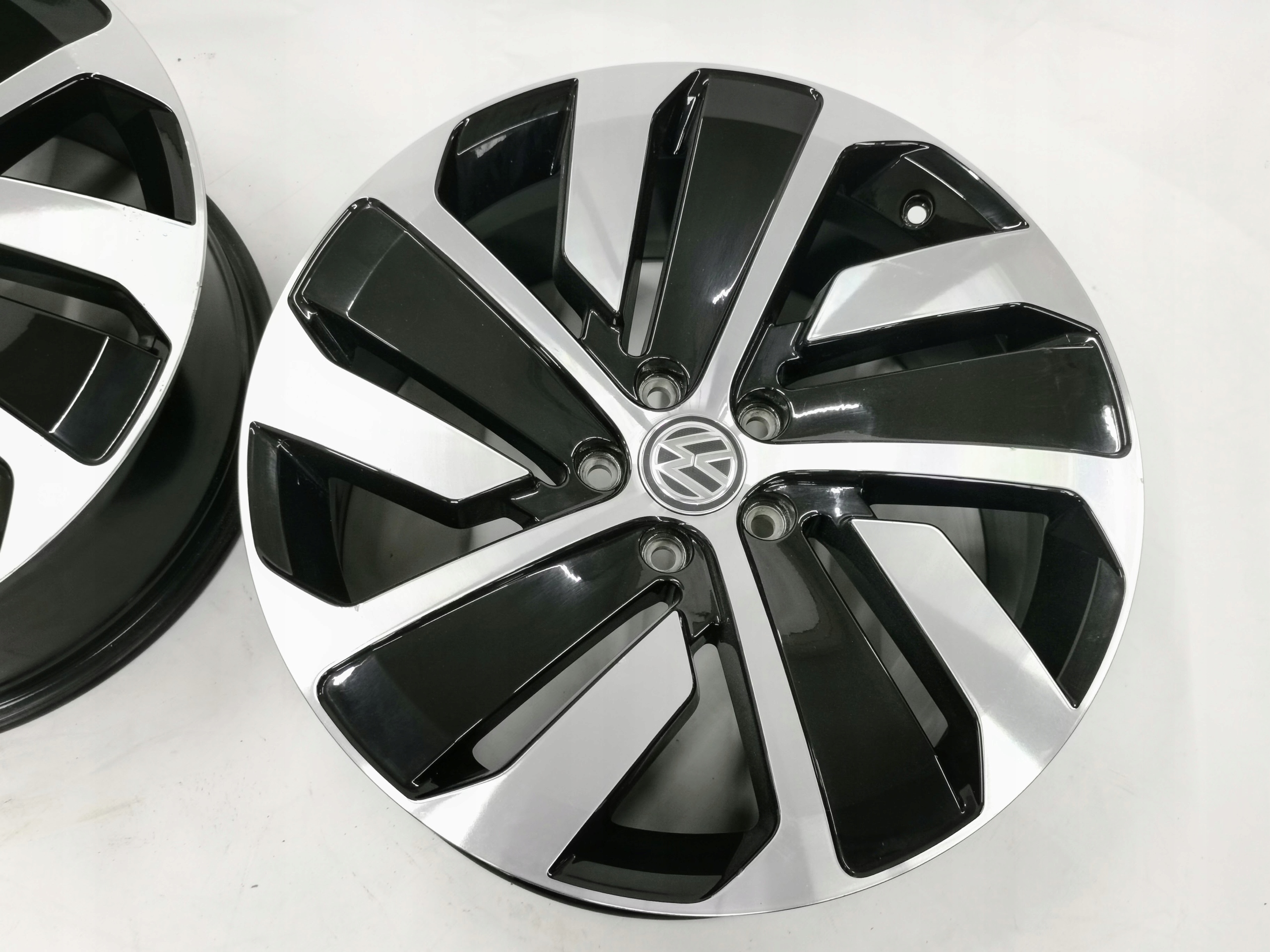 ALUFELGI 19' VW ARTEON 8x19 ET40 3G8601025P KPL Producent felg Volkswagen OE