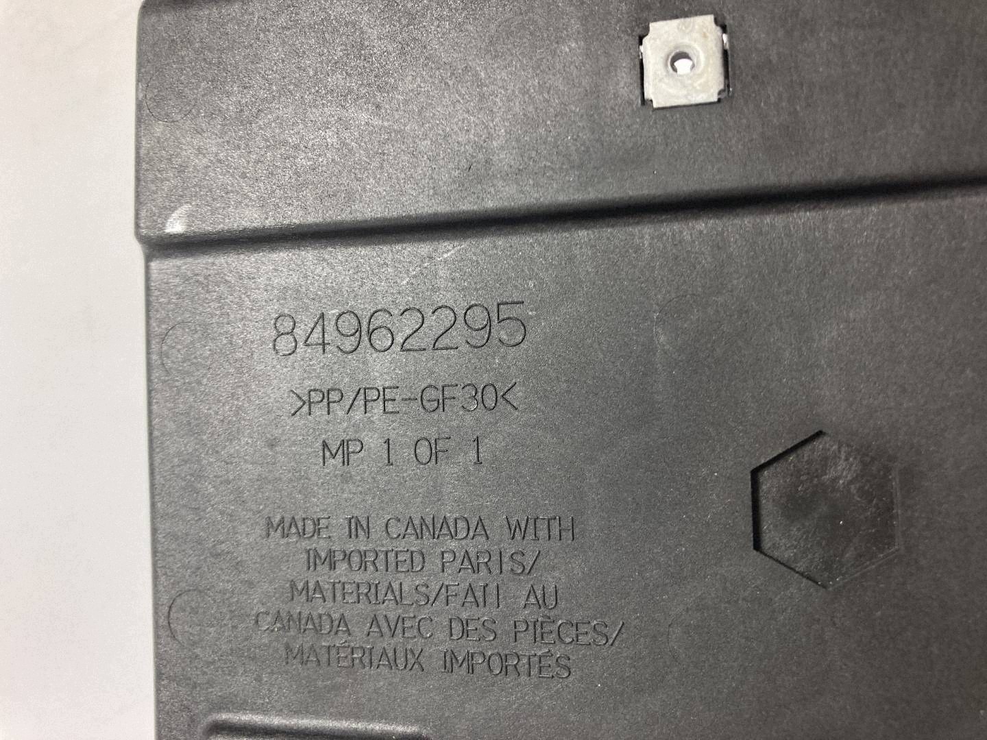 Chevrolet Corvette C8 radar z mocowaniem front 2024-26 OEM