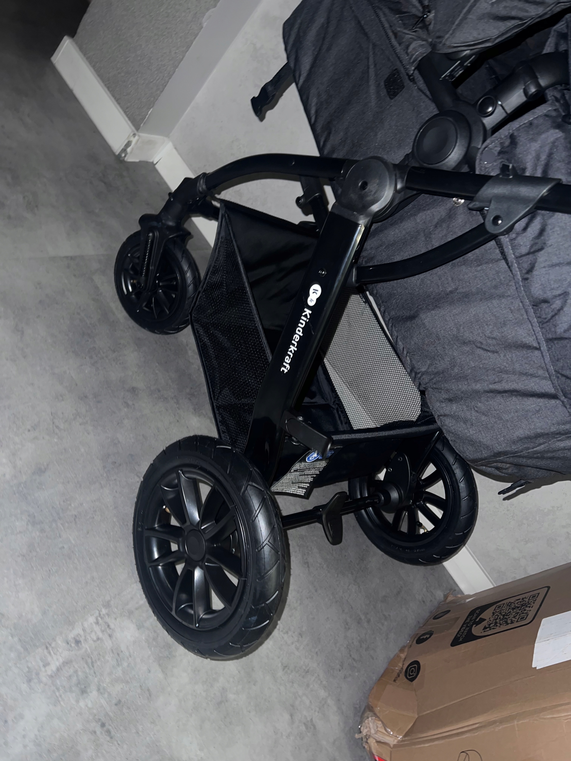Wózek 3w1 Kinderkraft MOOV CT BLACK Model MOOV CT