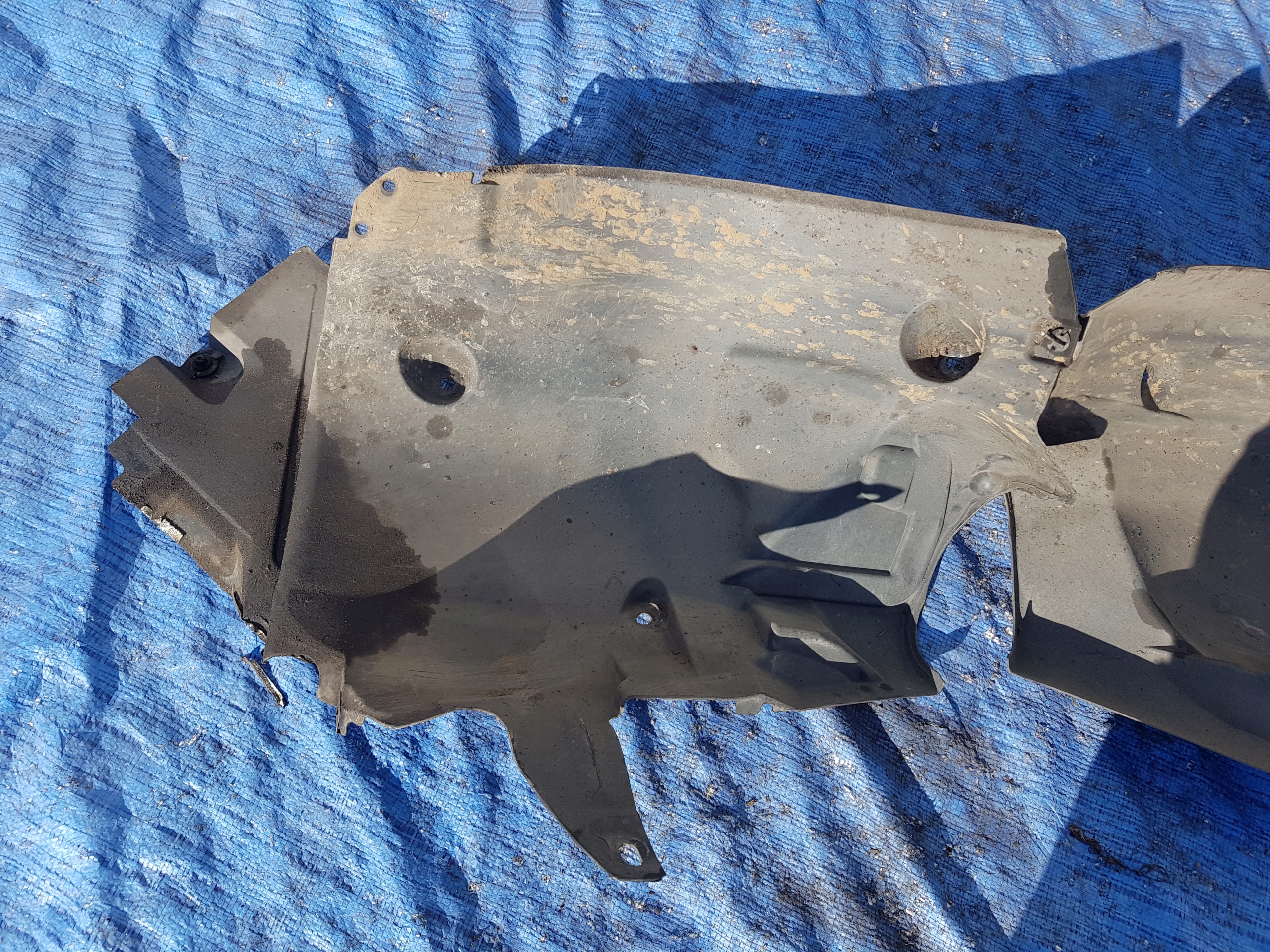 complete mudguard right front MERCEDES W204 2046984030 2046984430