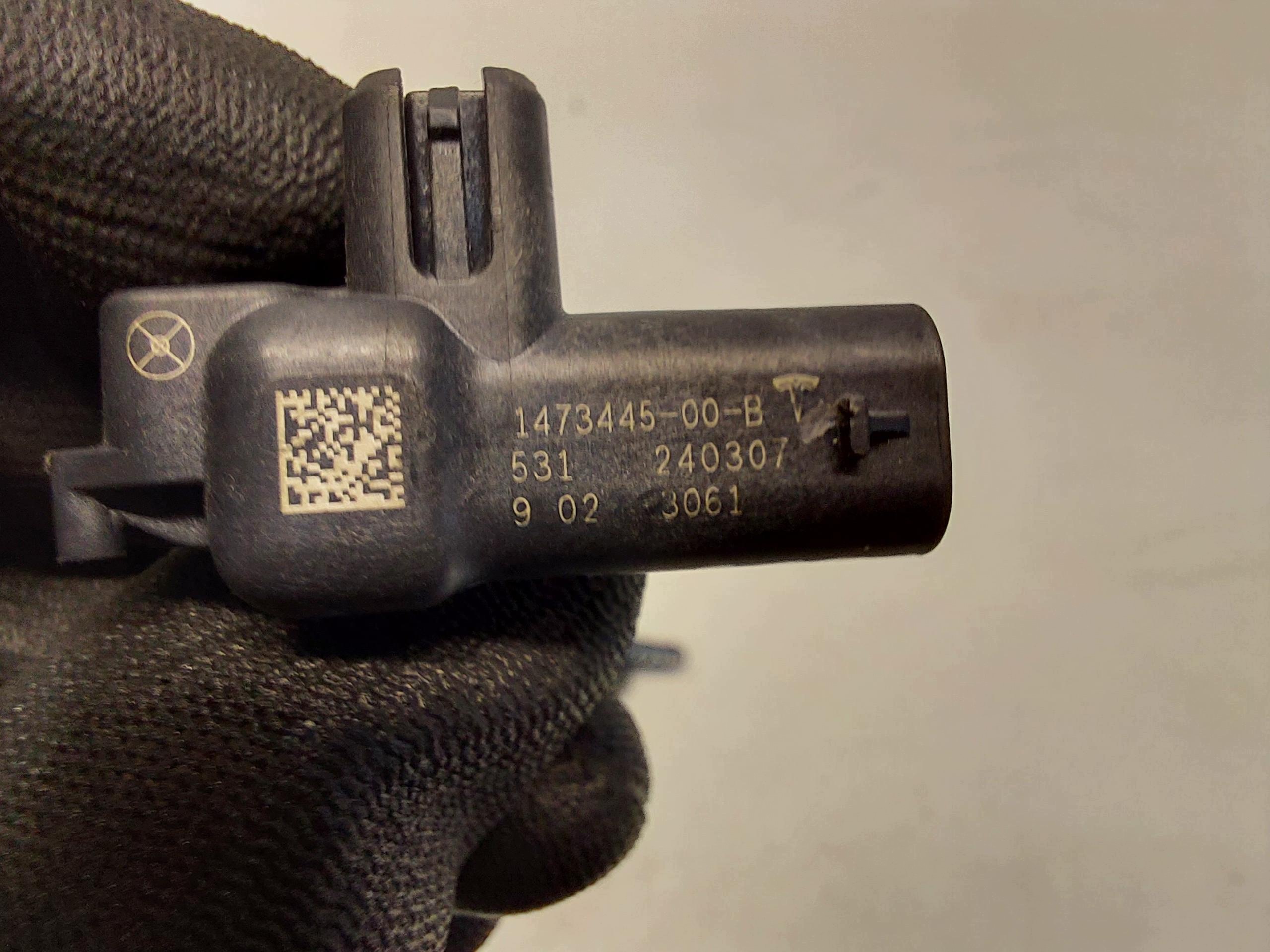 TESLA MODEL Y 2024r Crashsensor Drucksensor 1473445-00-B