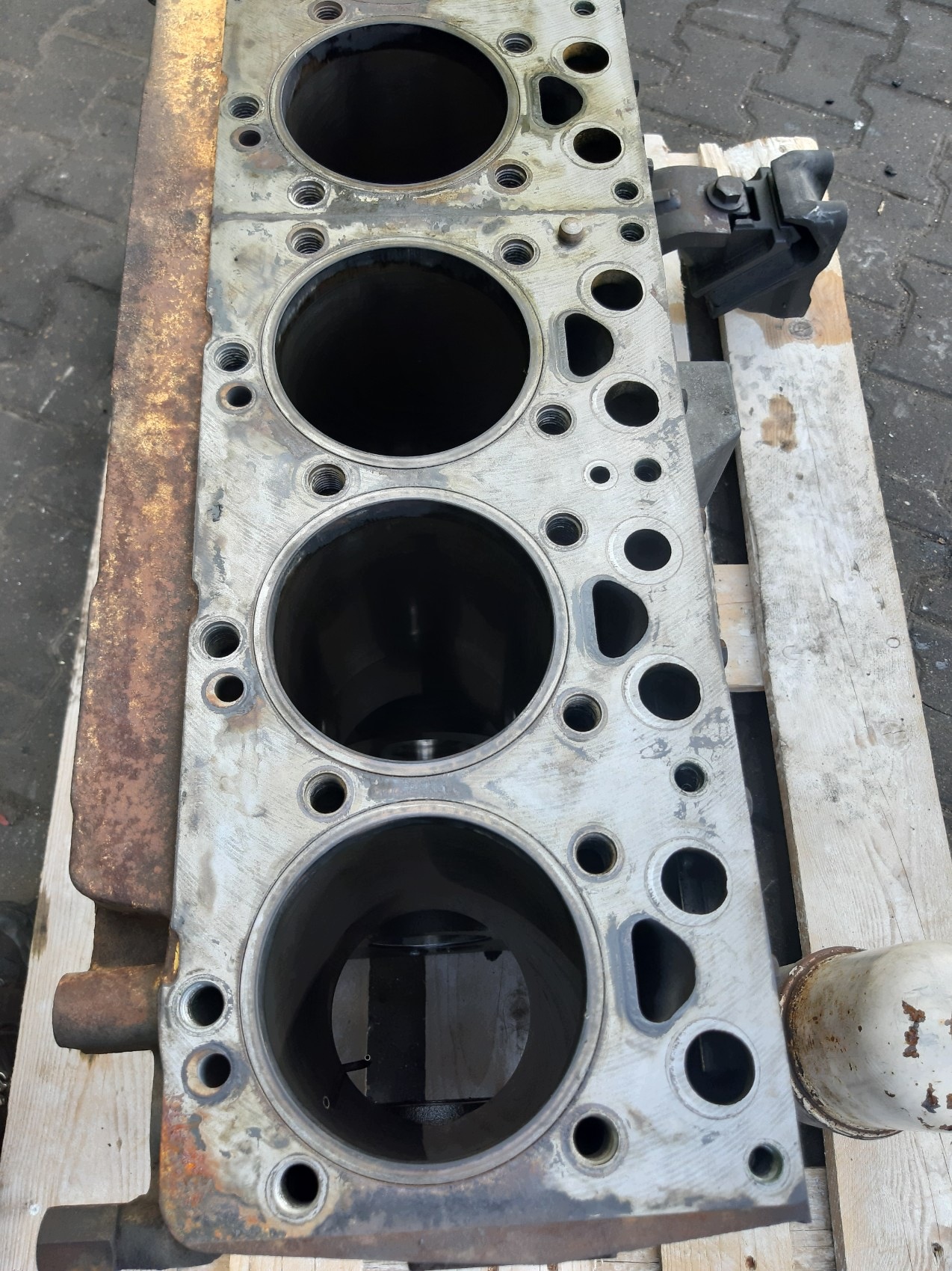 BLOK MOTORA PACCAR PR183U1 183KW SOLARIS DAF