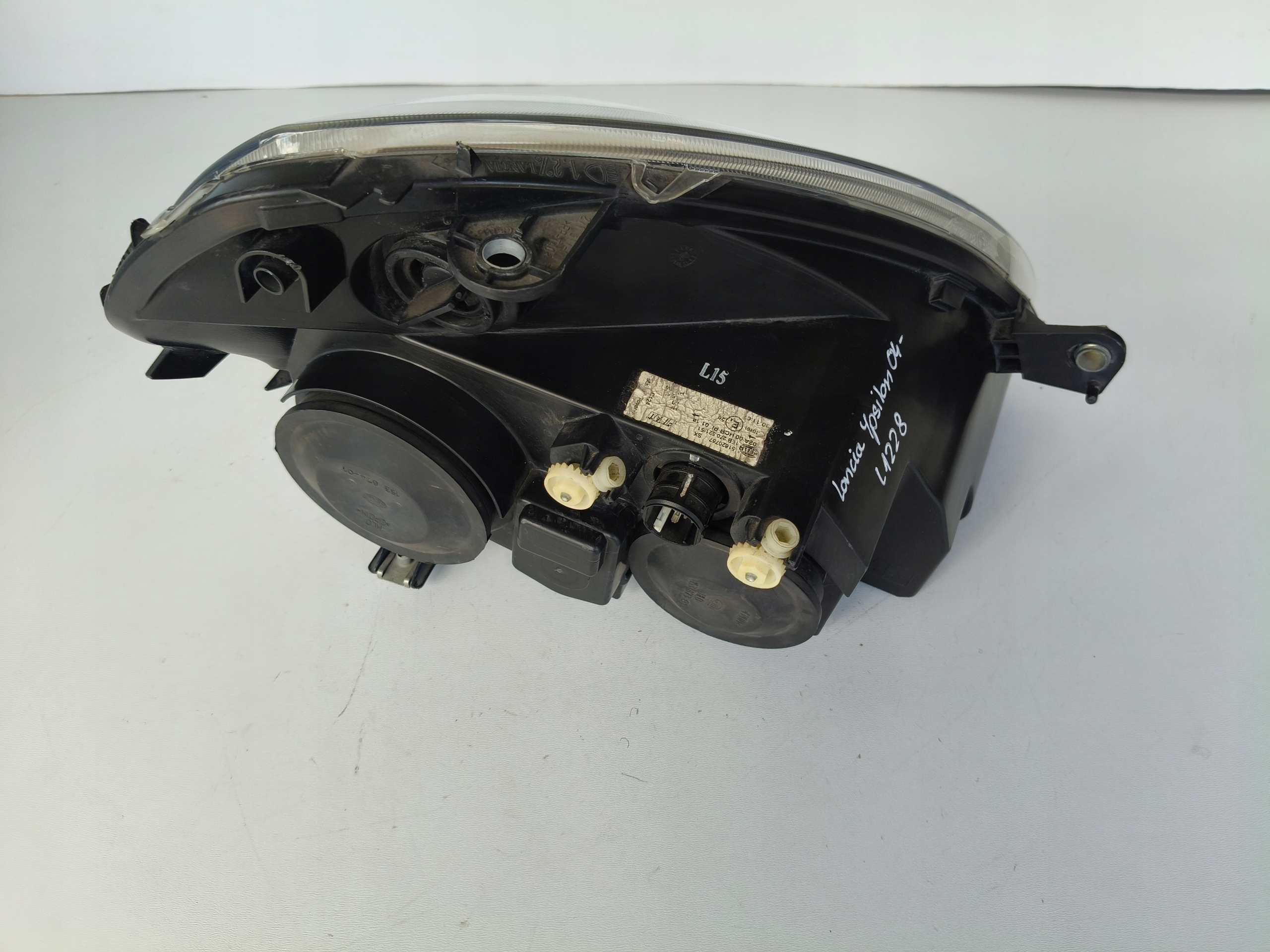 light left REFLEKTOR LANCIA YPSILON 04