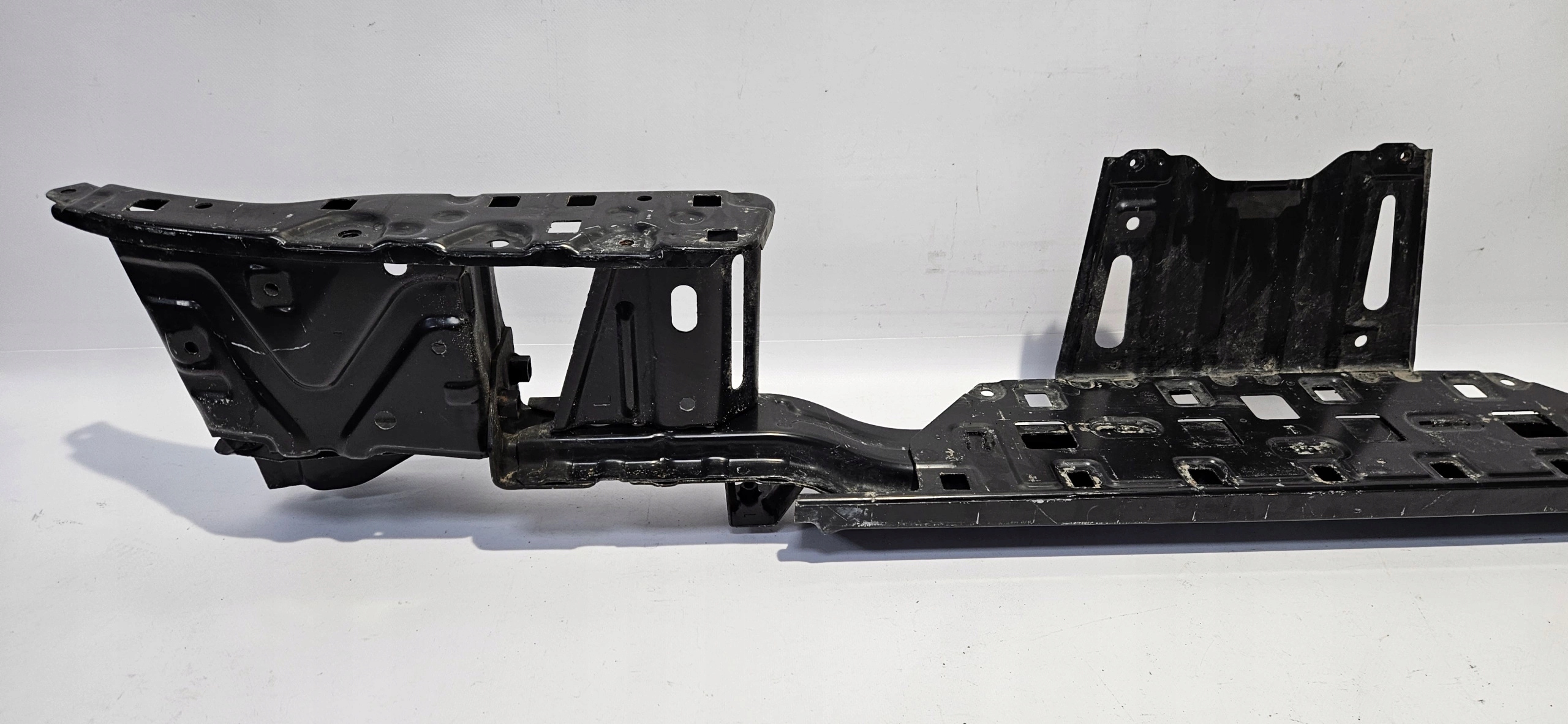 BELKA TYLNA STOPIEŃ TYŁ TOYOTA HILUX VIII 15- Producent części Inny