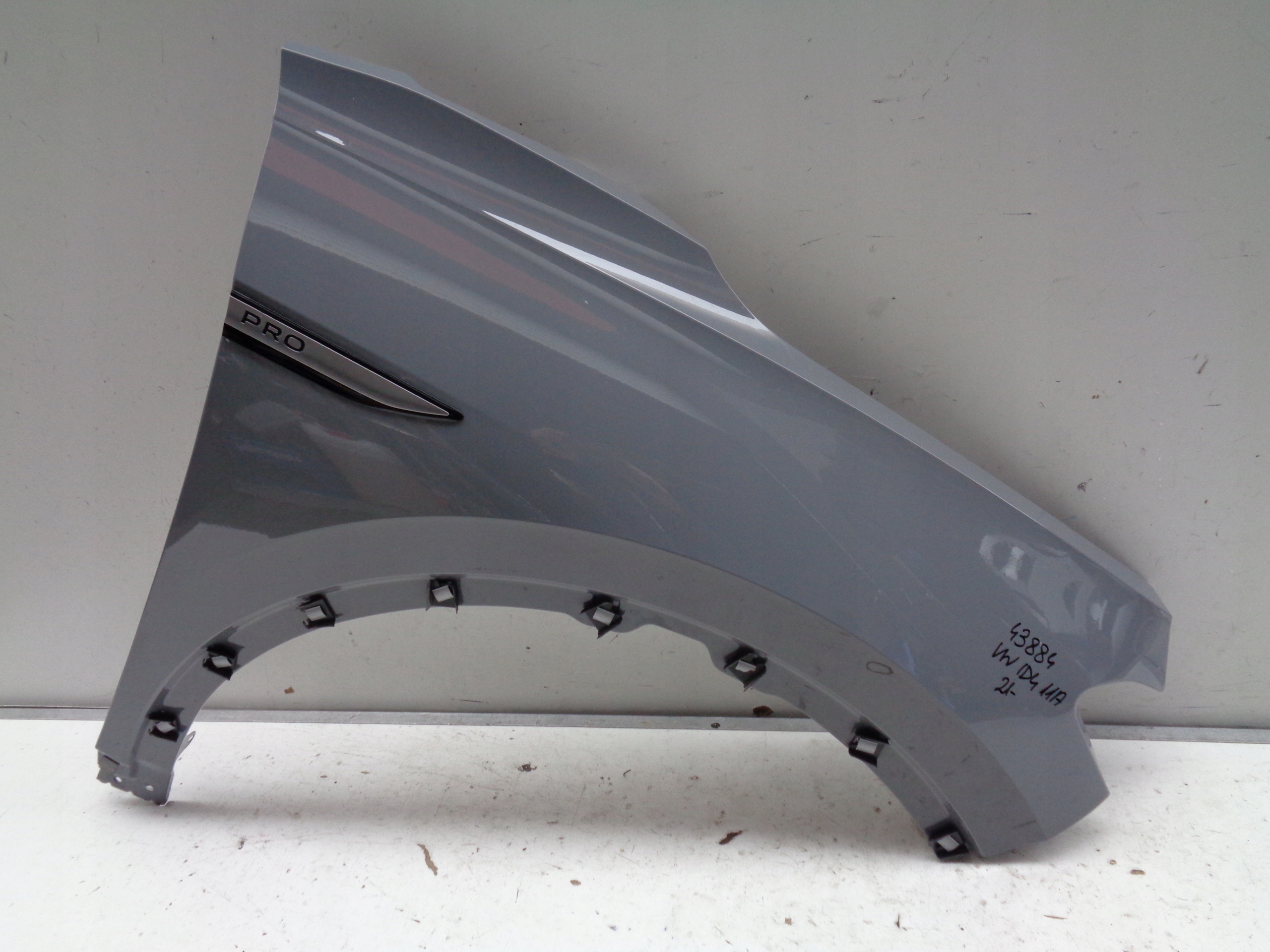 fender right front VW ID4 11A 21- NR 43884