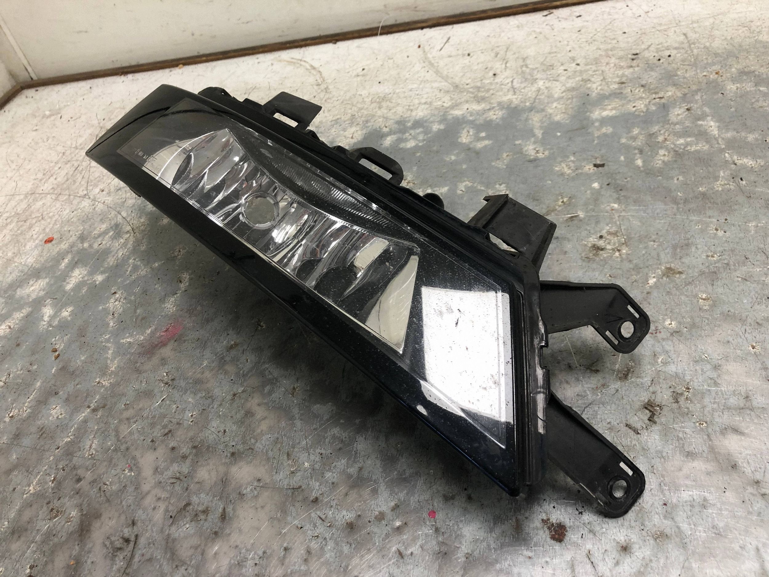 fog light left front SKODA RAPID LIFT 5JA941699D