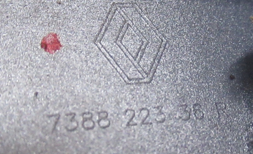 MEGANE III NAKŁADKA RELINGU PRAWY PRZÓD Producent części Renault OE