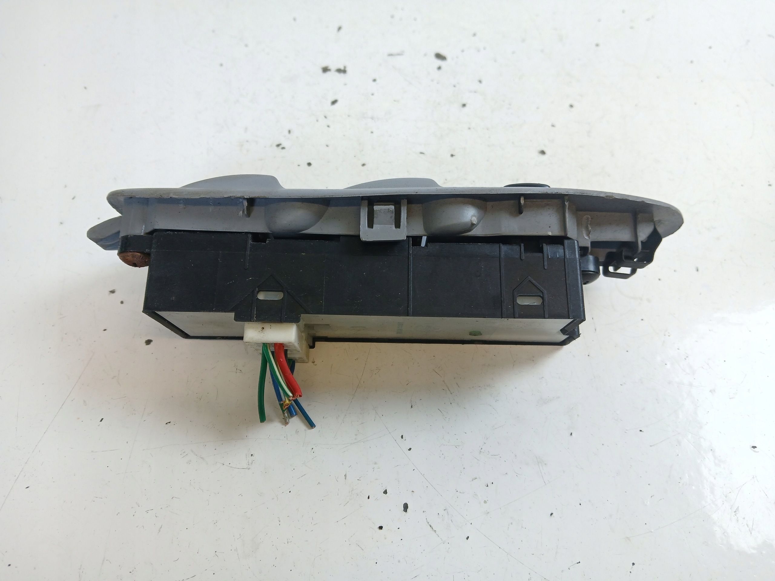 NISSAN ALMERA TINO PANEL okna levý předek