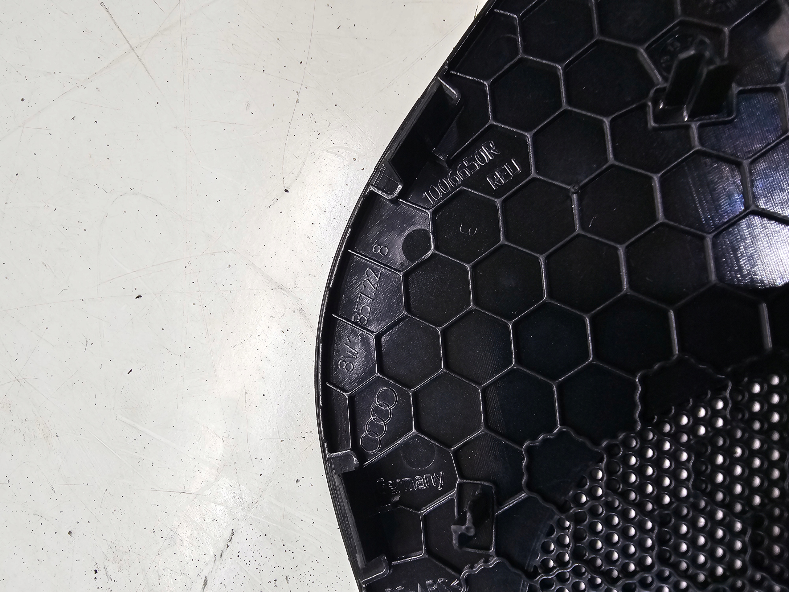 krycí repráku pravá AUDI A4 B9 8W1857228