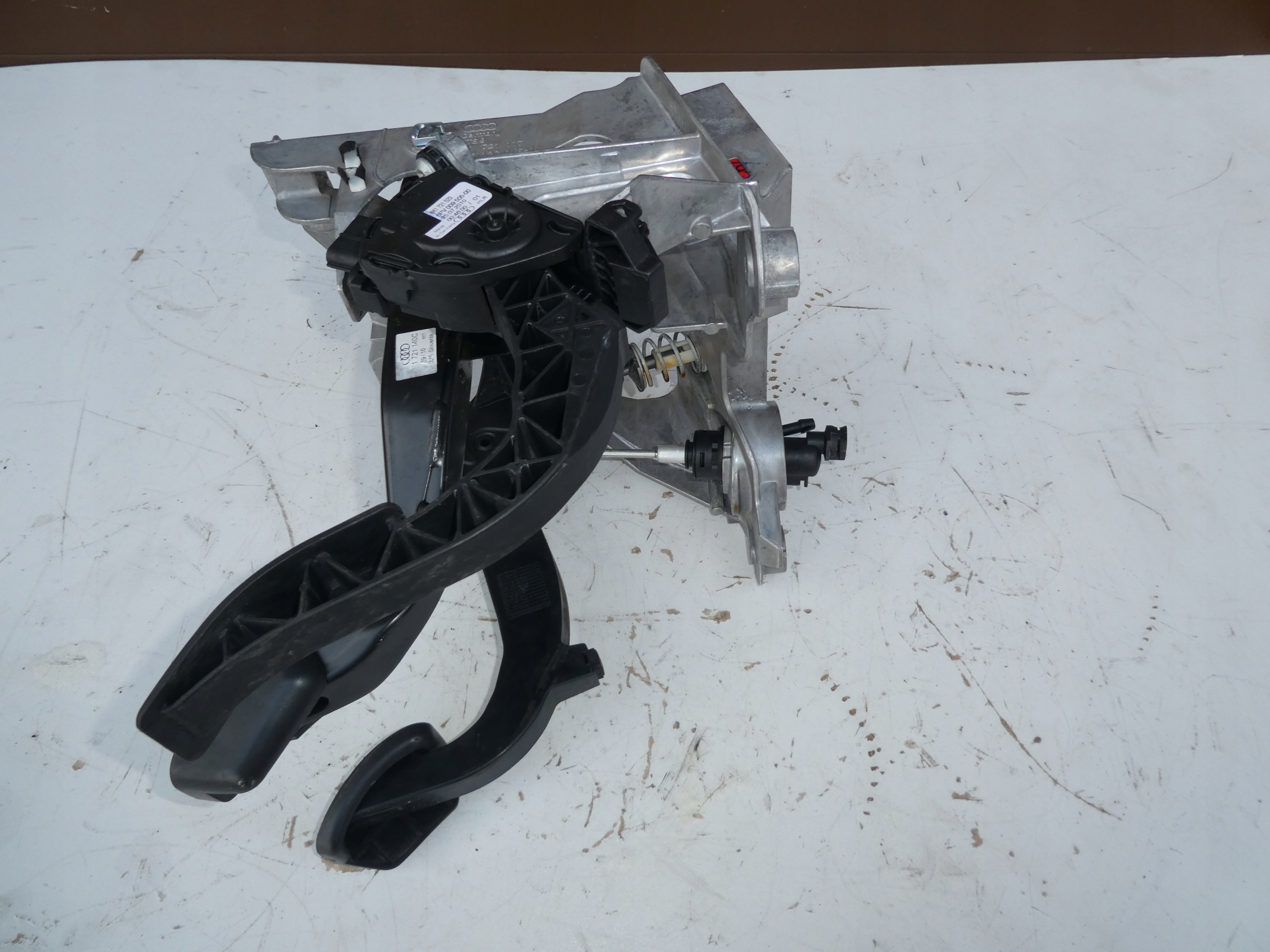 AUDI A4 B8 A5 PEDAL FREIN SUPPORT 8K1721117