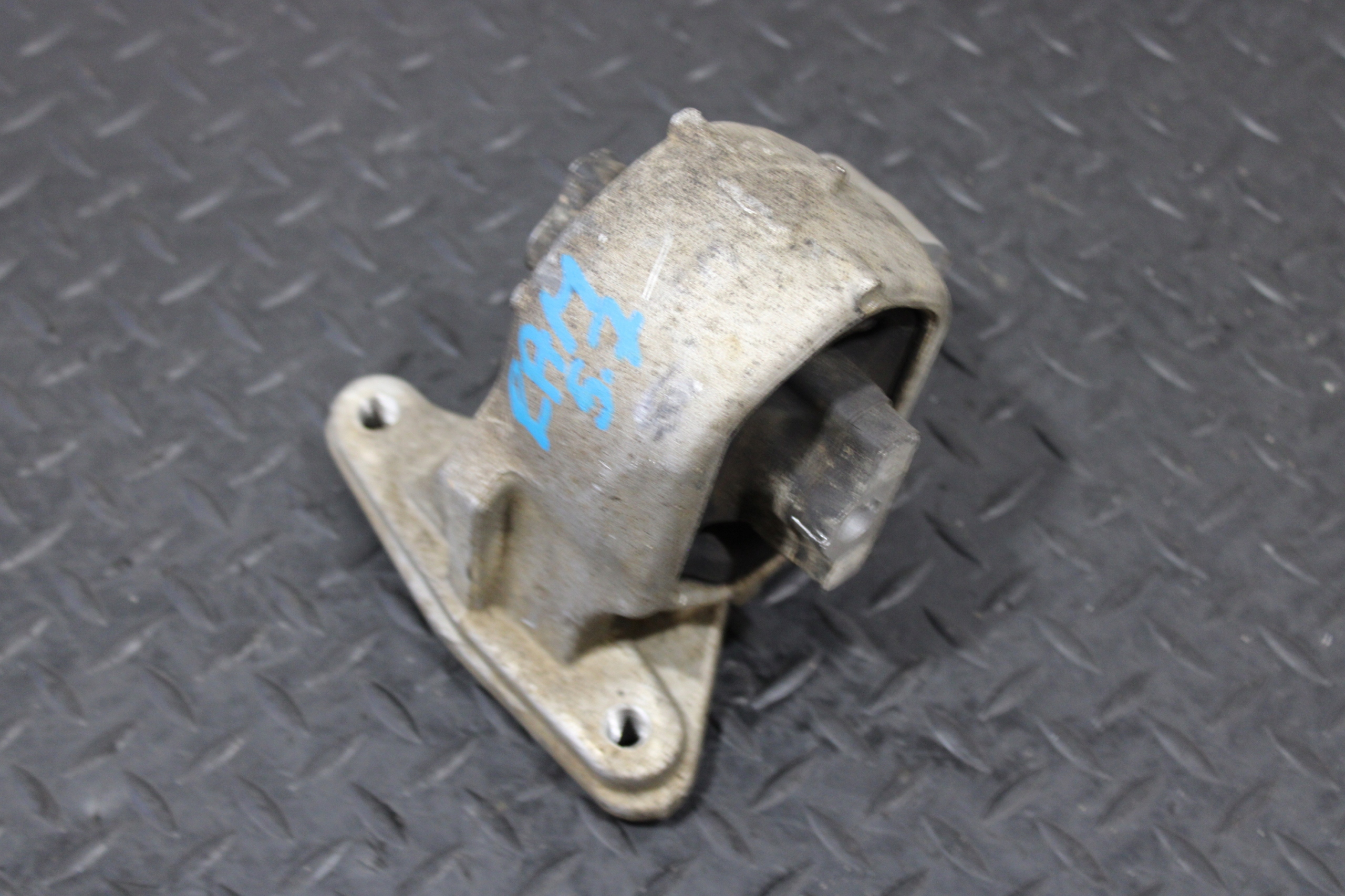 holder engine mount left DODGE RAM V 5 781AB