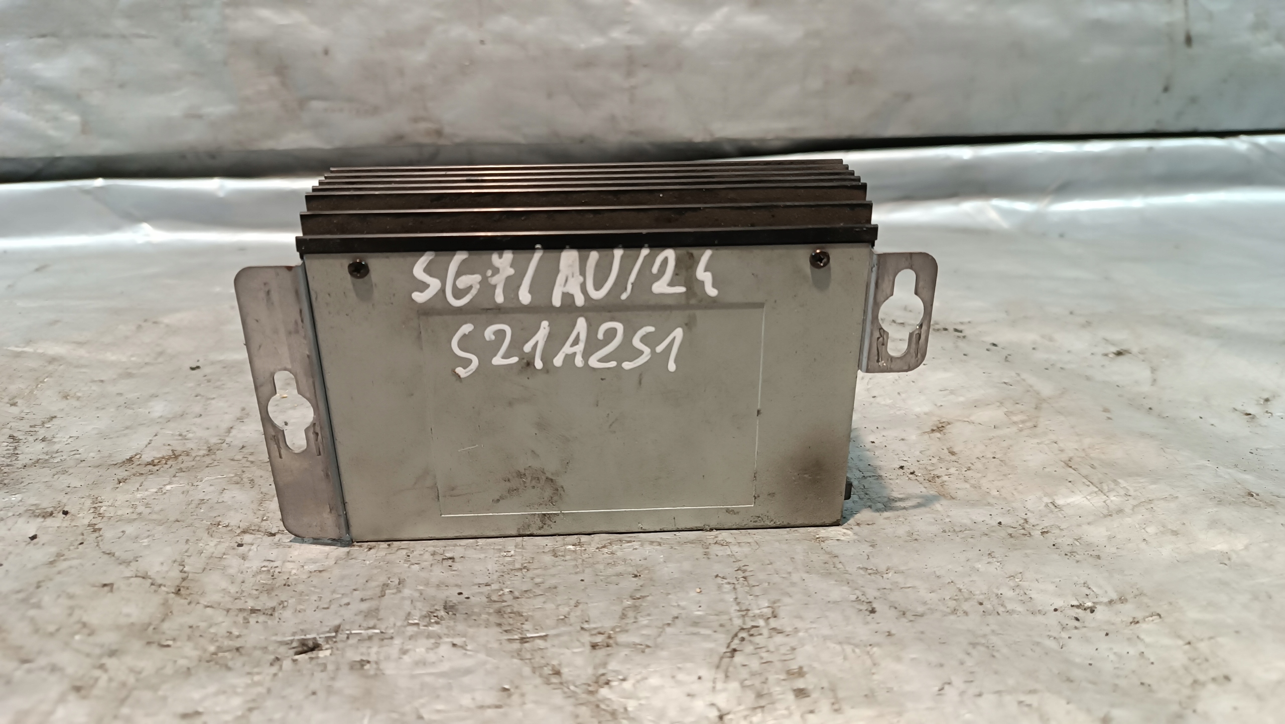 amplifier AUTOBUSOWY BLAUPUNKT 7607273001