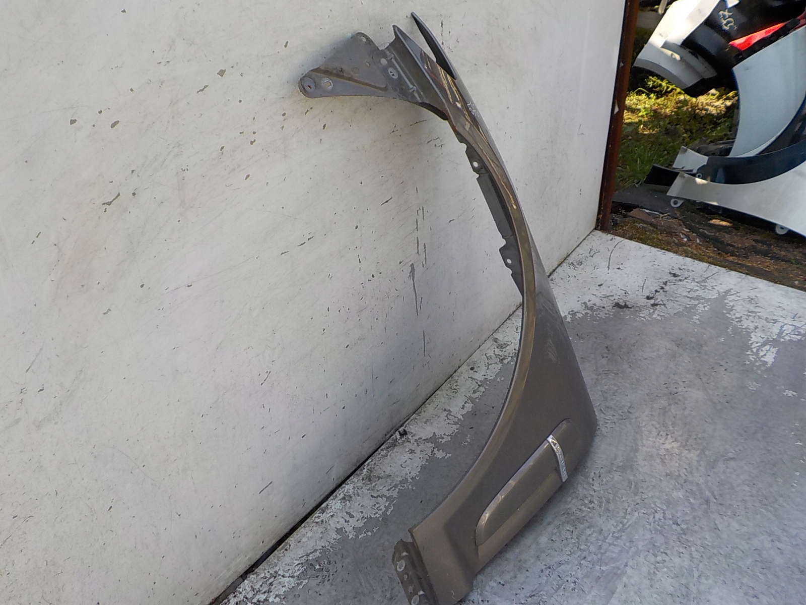 576 JAGUAR XF X250 fender left front front