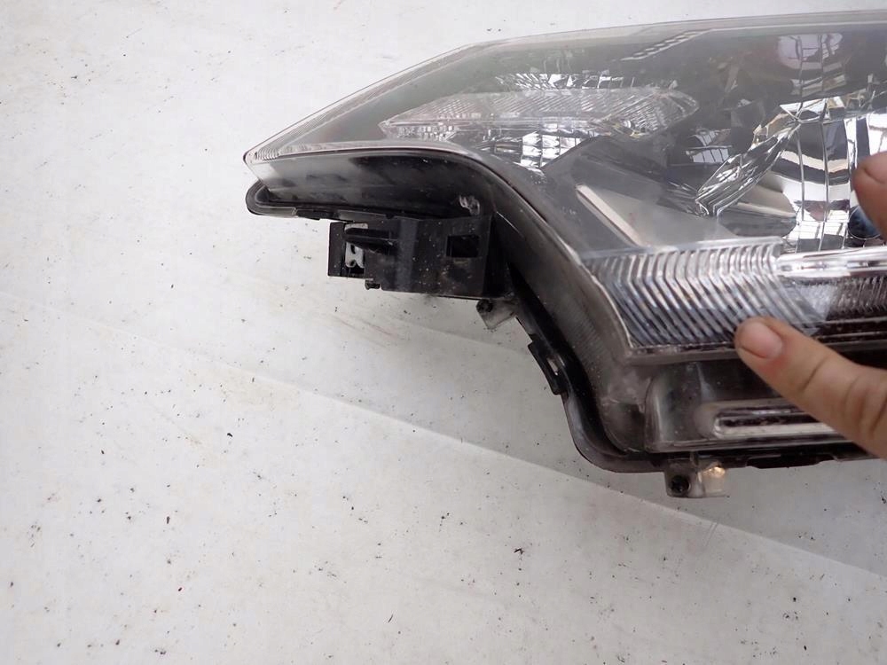 MITSUBISHI OUTLANDER III 3 LIFT 15-22 PUSZKA light front front left