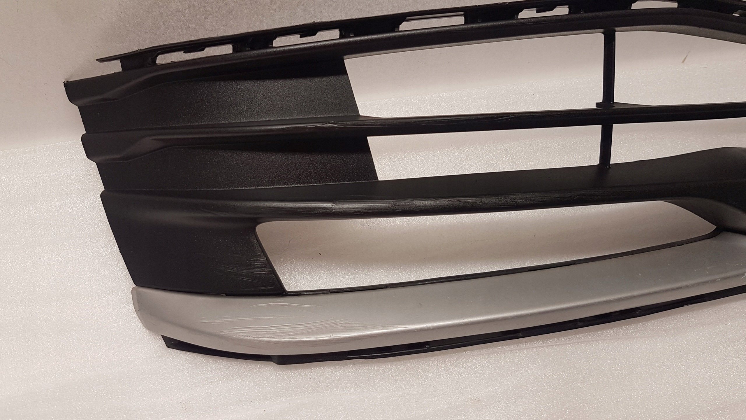 grid of a bumper left front BMW 5 G30 G31 1 7385261