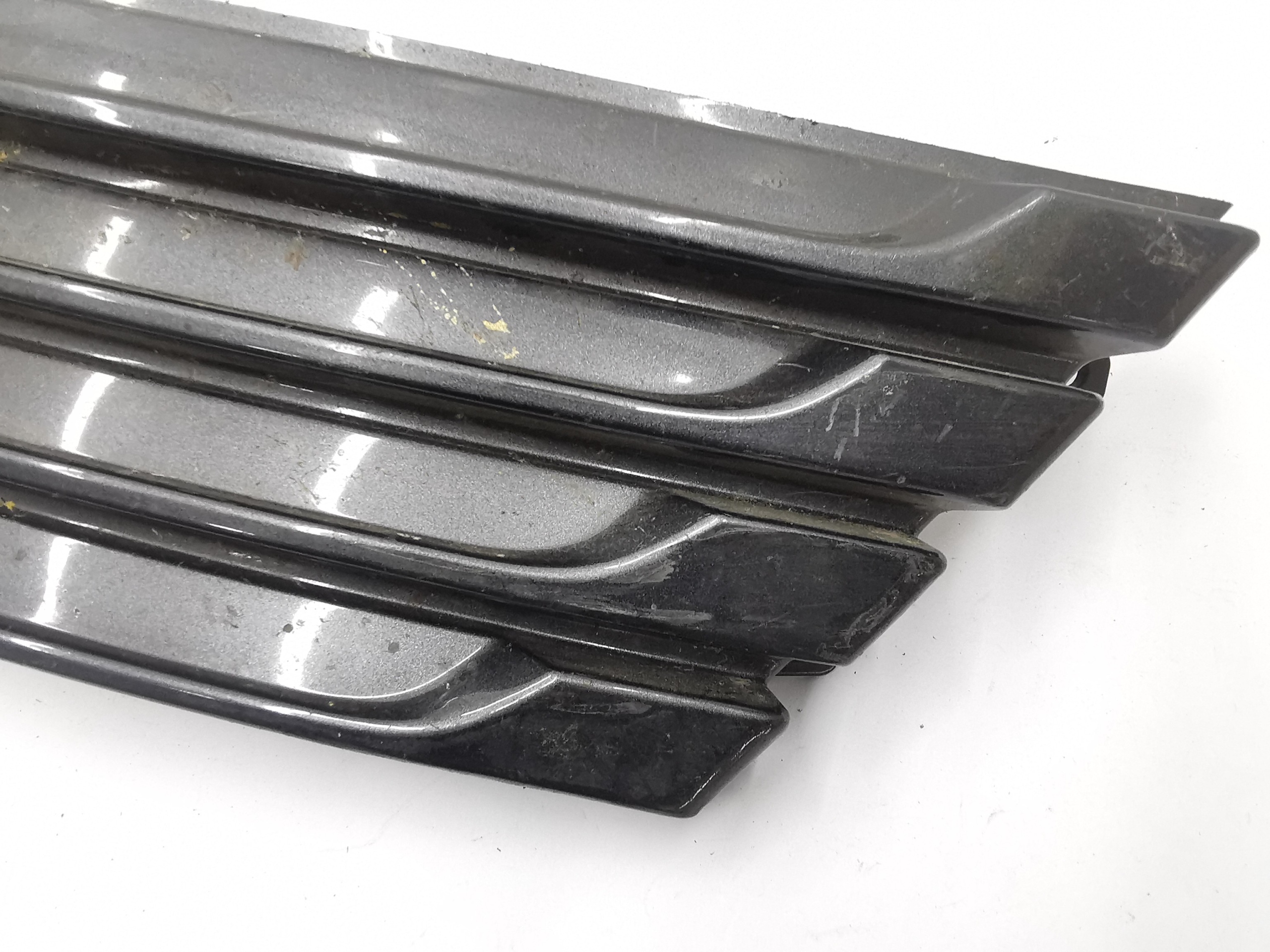 grid frame of a bumper right TOYOTA COROLLA E16 / 81481-02650