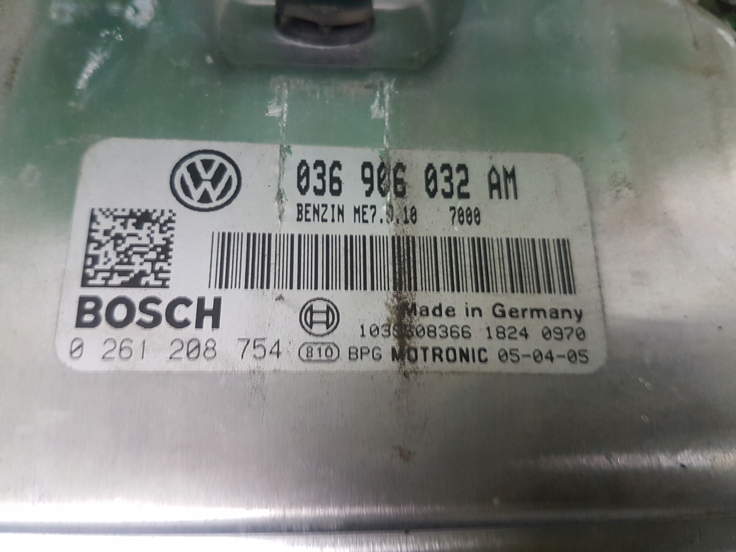 computer of the engine control unit VOLKSWAGEN GOLF 5 036906032AM 0261208754