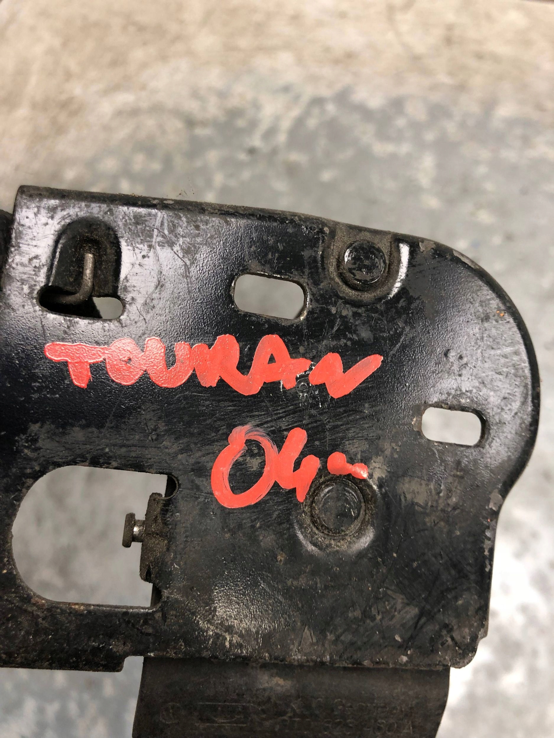 lock RYGIEL bonnets VW TOURAN and 1T0823480A