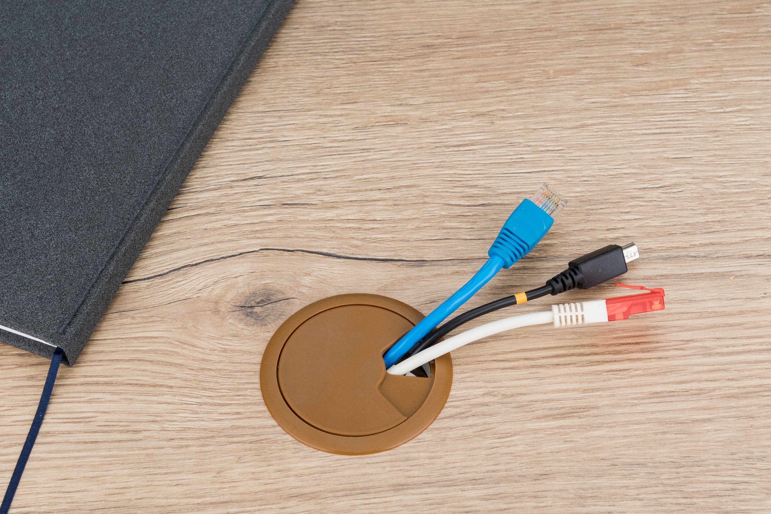 8 x PRZEPUST KABLOWY PRZELOTKA FI 60 ORZECH JASNY Kod producenta 8.PRZEP.P.OJ