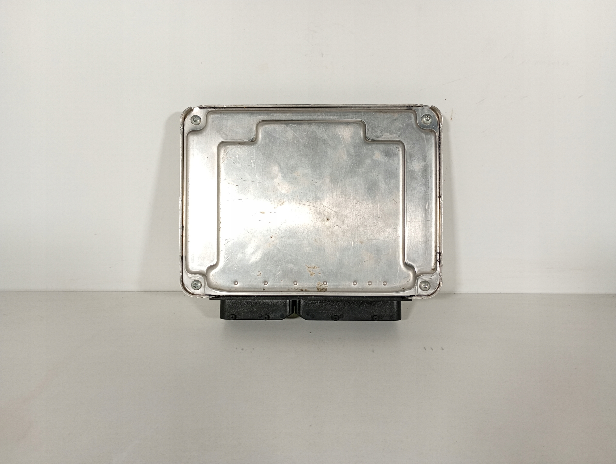 Audi A6 C5 97-04 computer control unit of the engine OE 8E0907401J