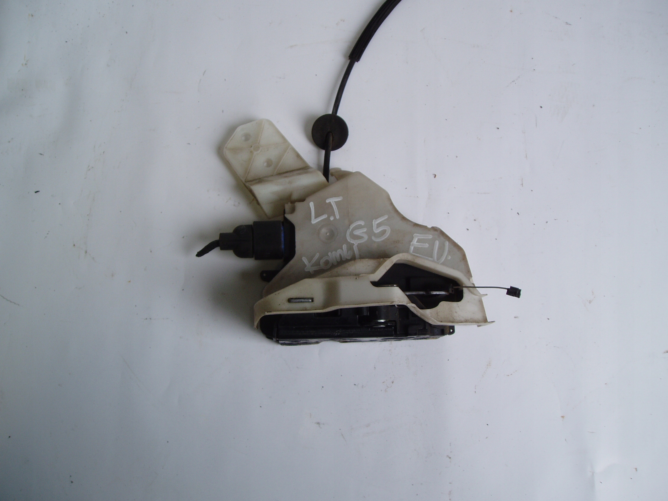 ZAMEK DRZWI LEWY TYŁ GOLF 5 KOMBI EU