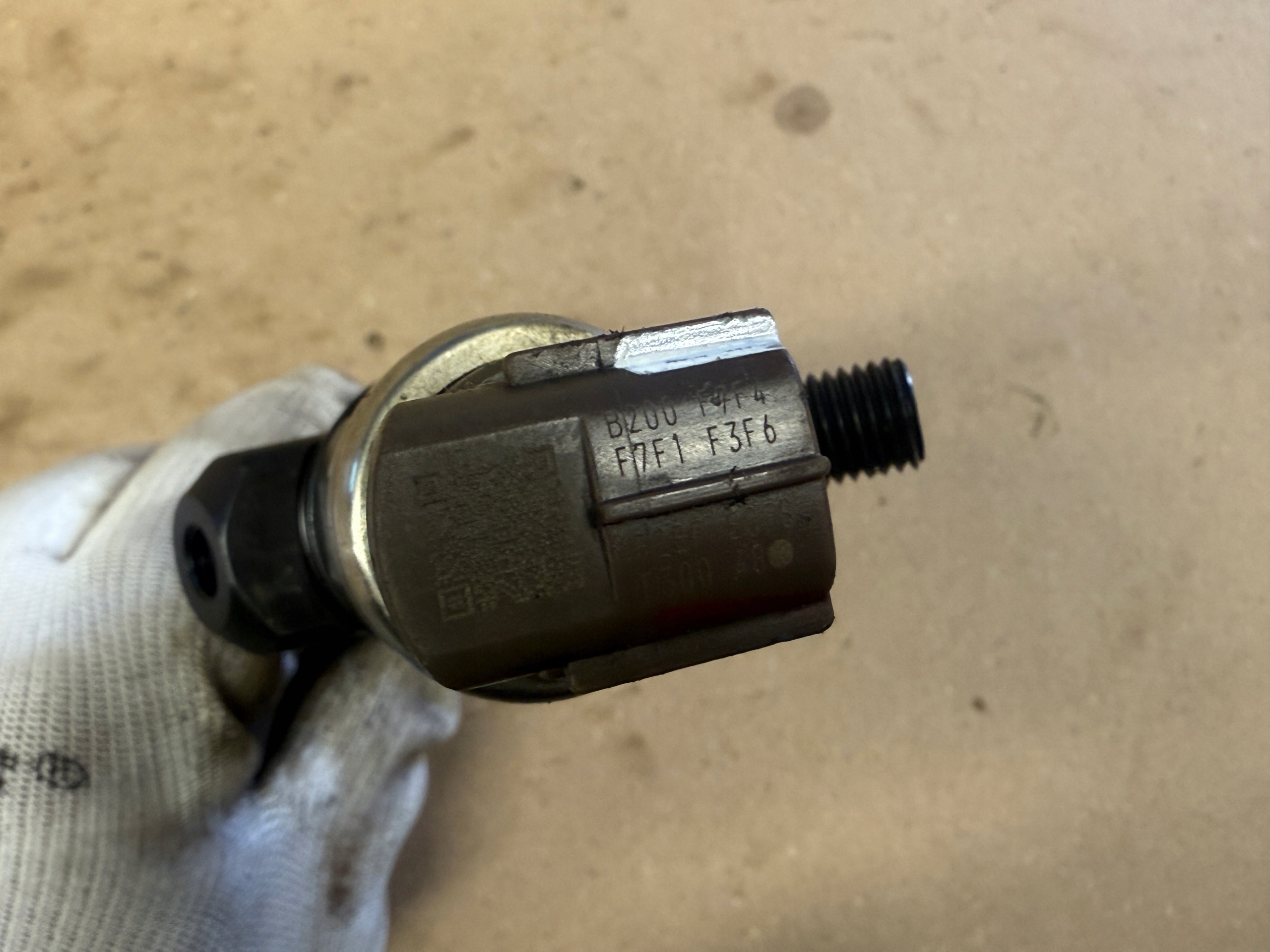 SUBARU OUTBACK LEGACY 2.0D nozzle injector 16613AA030