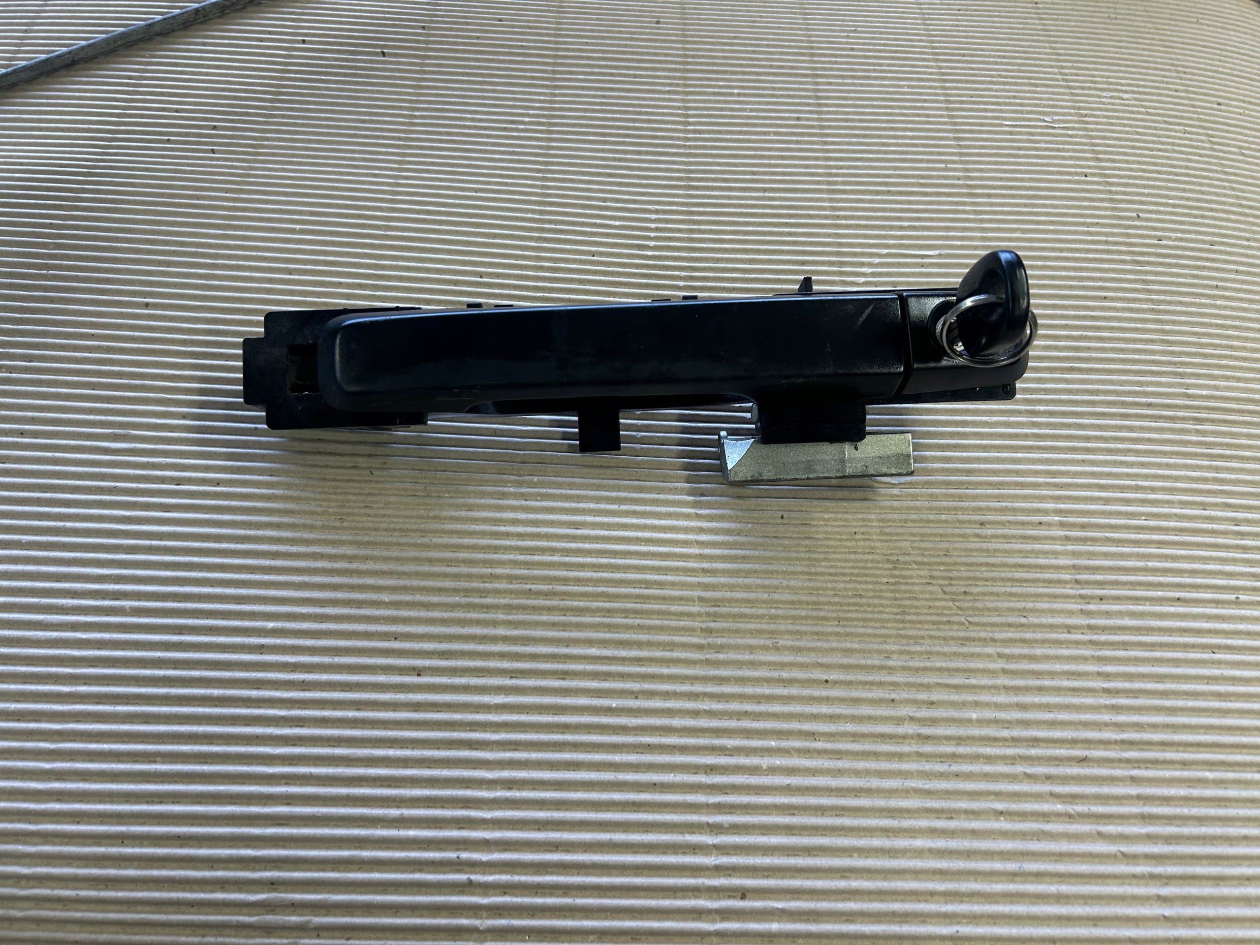 ISUZU D-MAX II handle left front