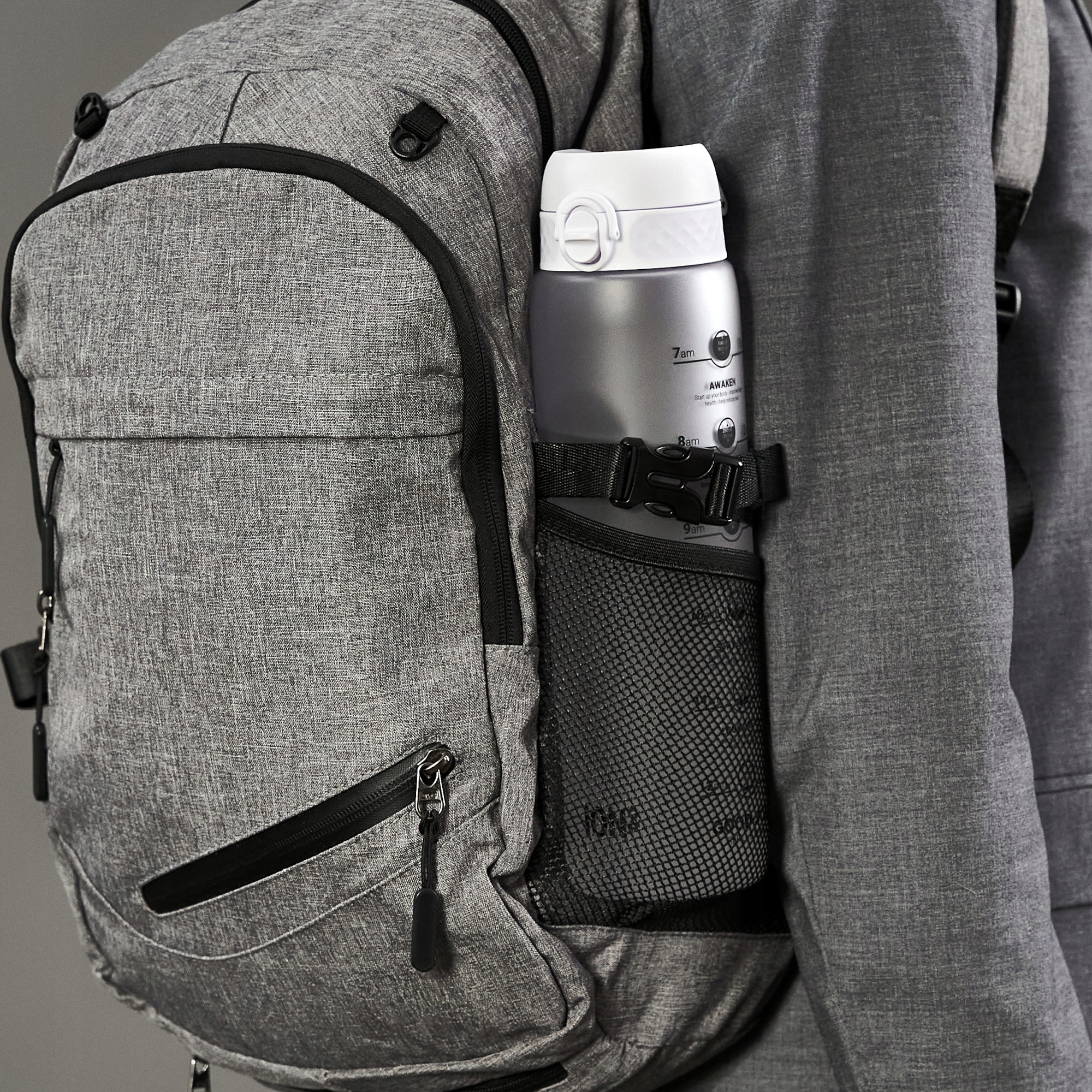 Duży bidon butelka na wodę butelka ION8 ATEST 1,1L Kolor dominujący biały